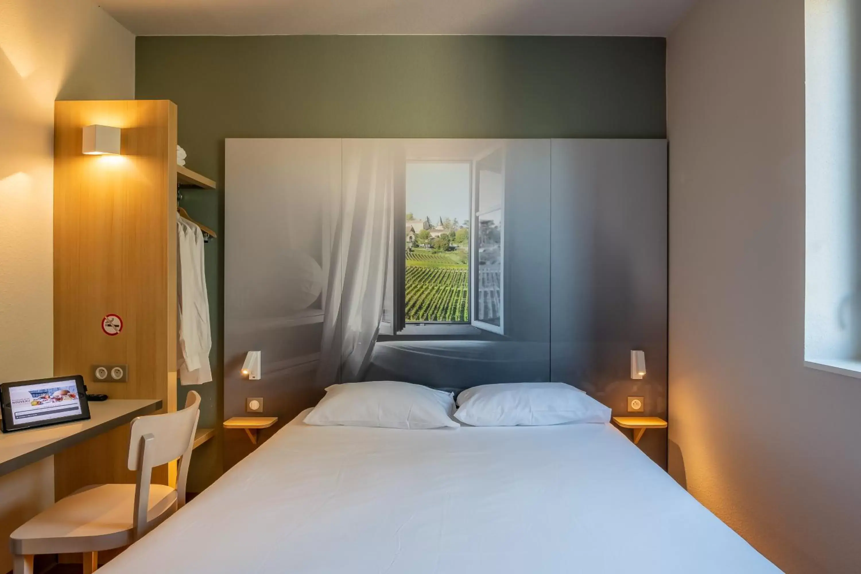 Bedroom, Bed in B&B HOTEL Bordeaux Langon