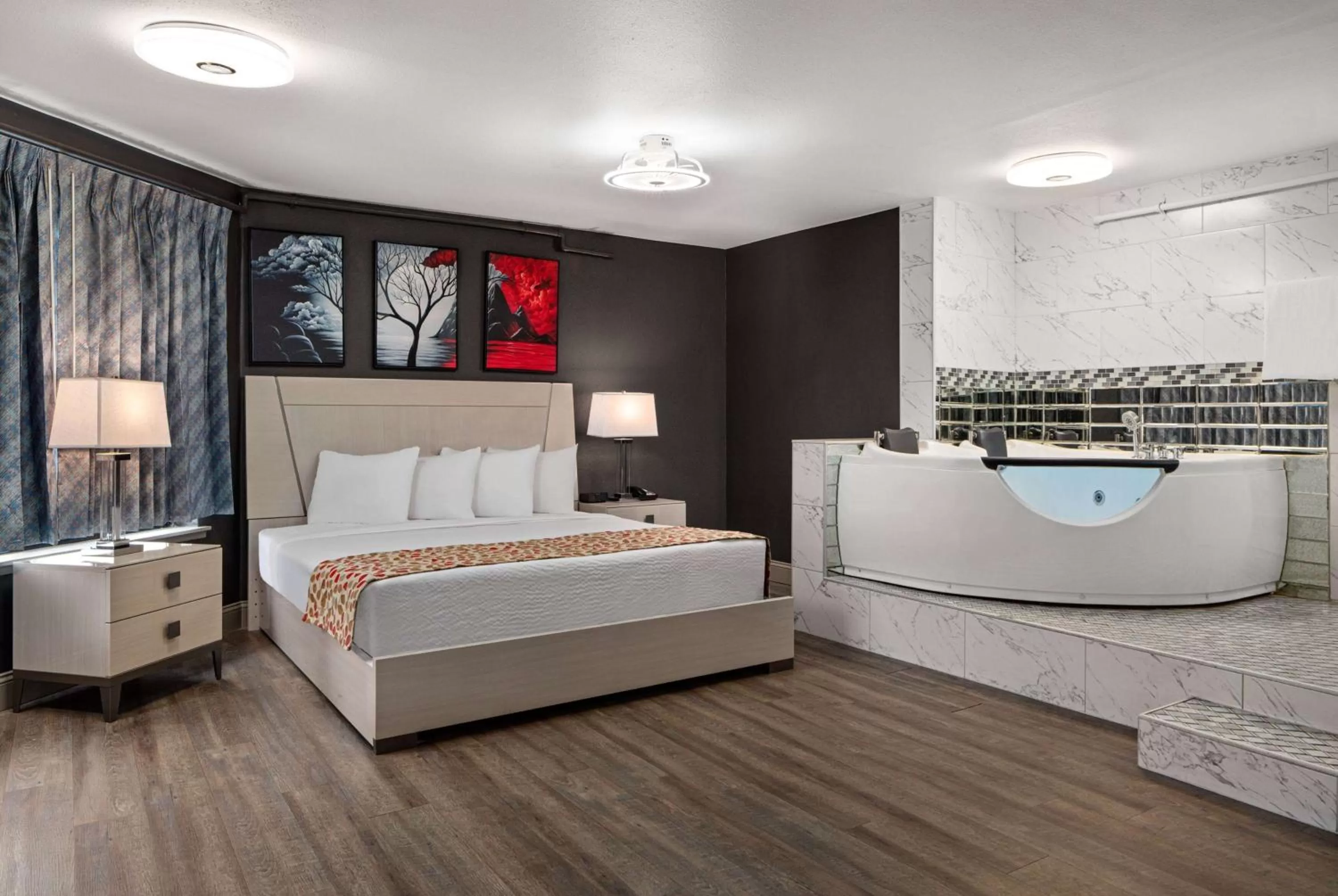 Photo of the whole room, Bed in Days Inn by Wyndham Lakewood South Tacoma