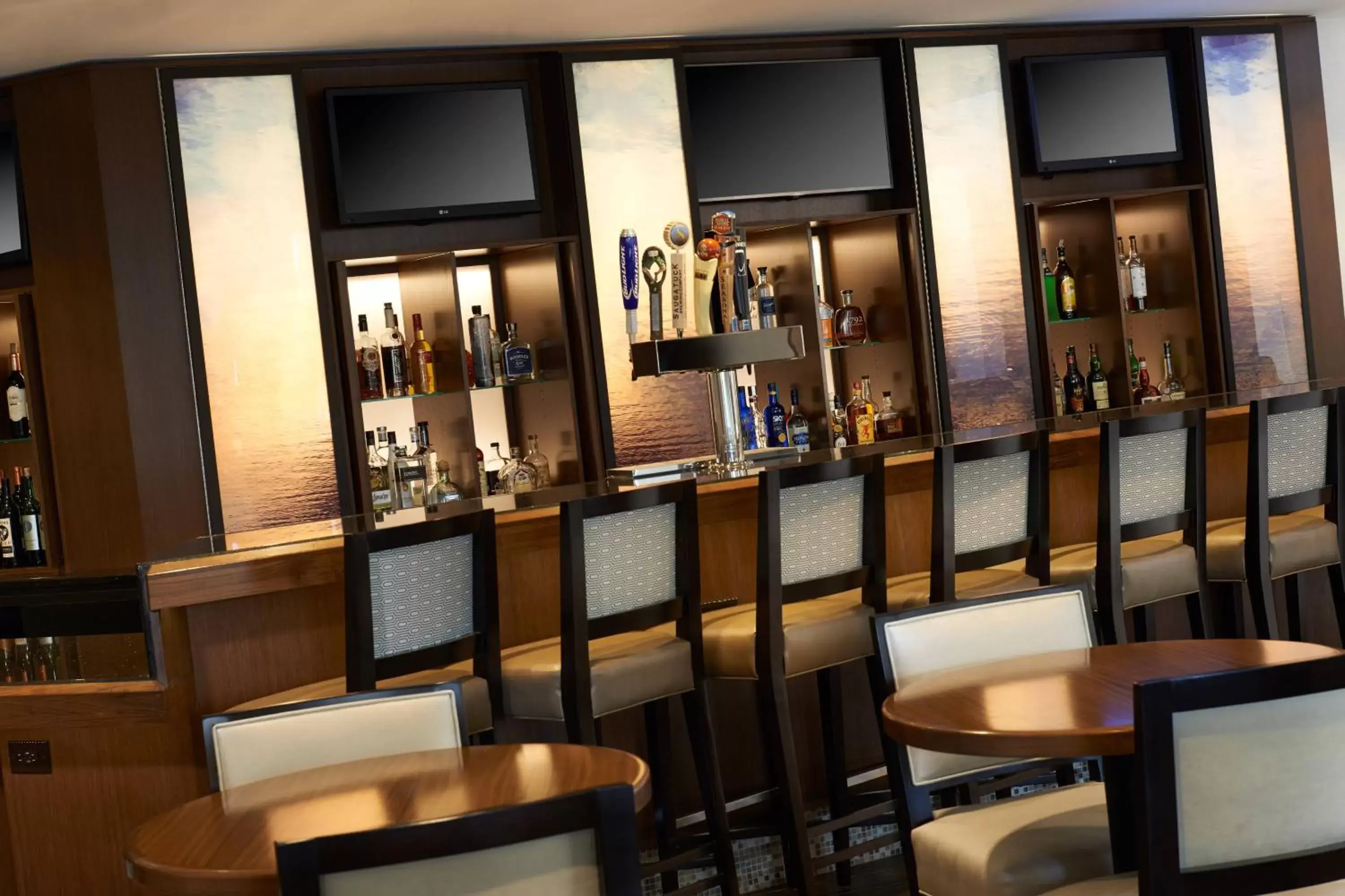 Restaurant/places to eat, Lounge/Bar in Detroit Metro Airport Marriott
