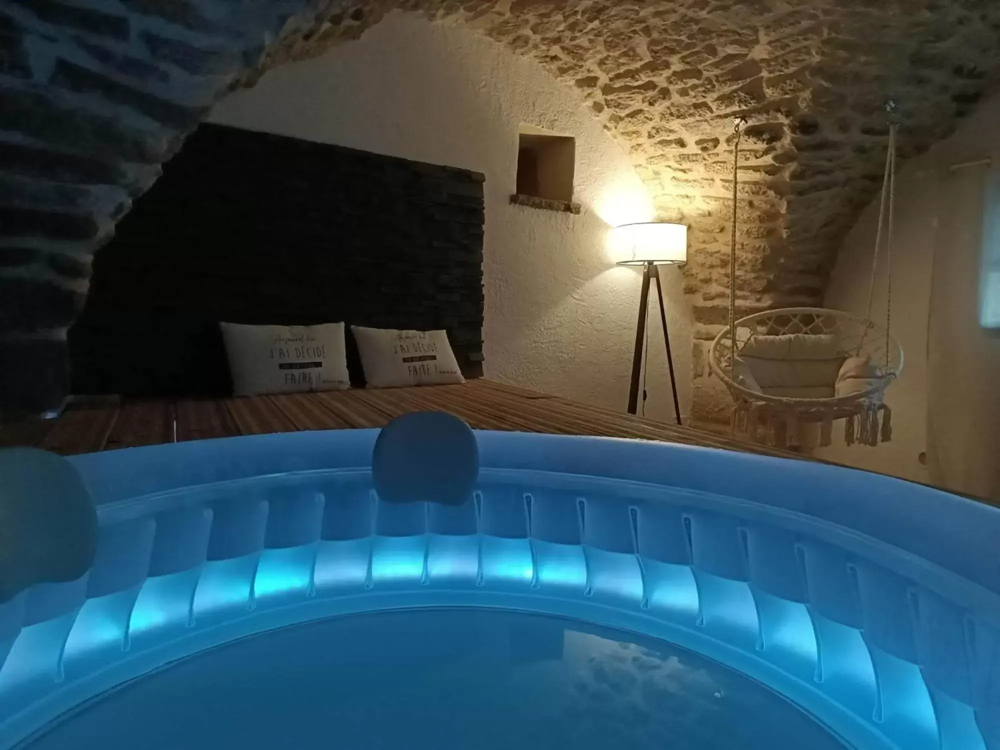 Hot Tub, Swimming Pool in La Cachette