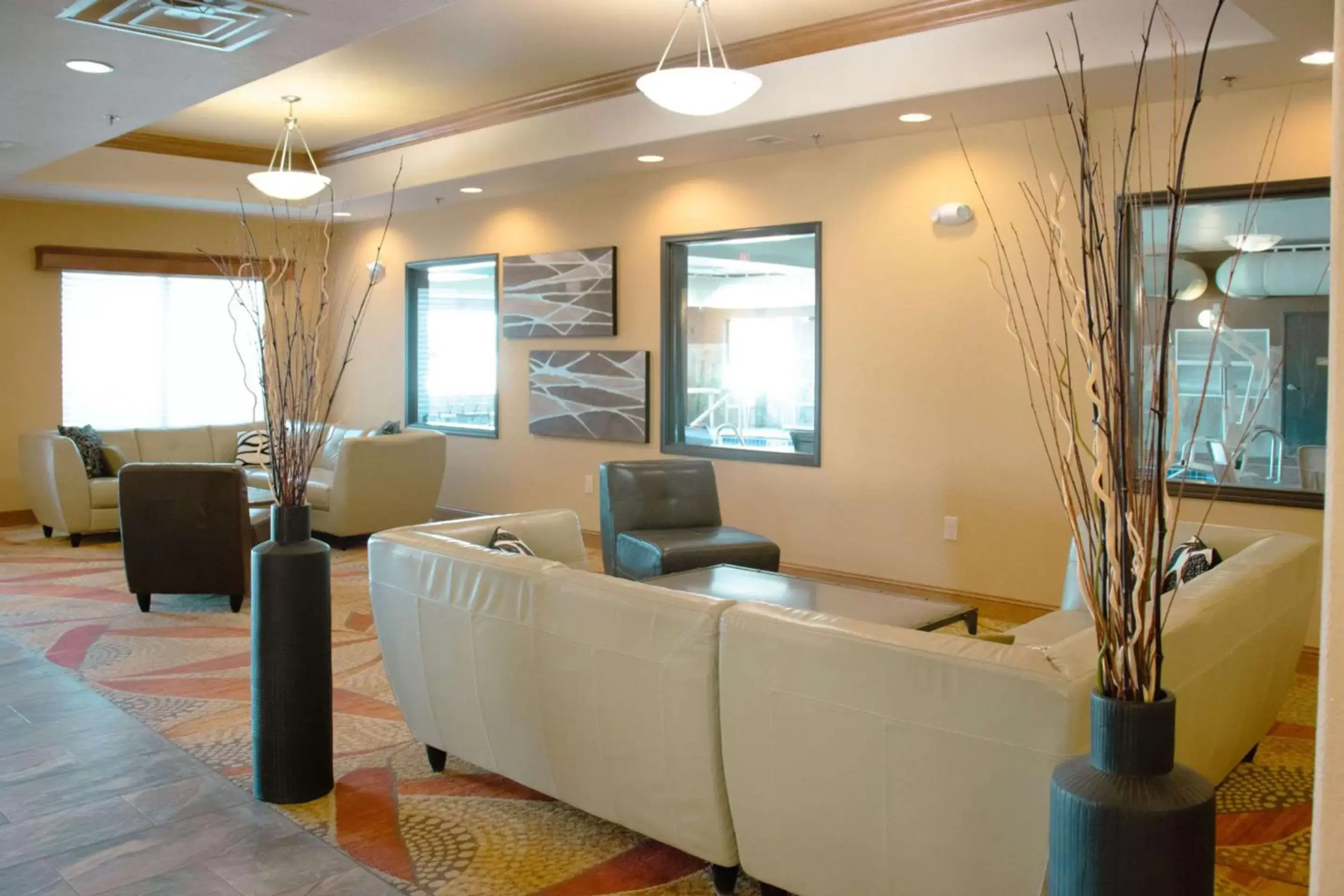 Lobby or reception, Seating Area in Expressway Suites of Grand Forks