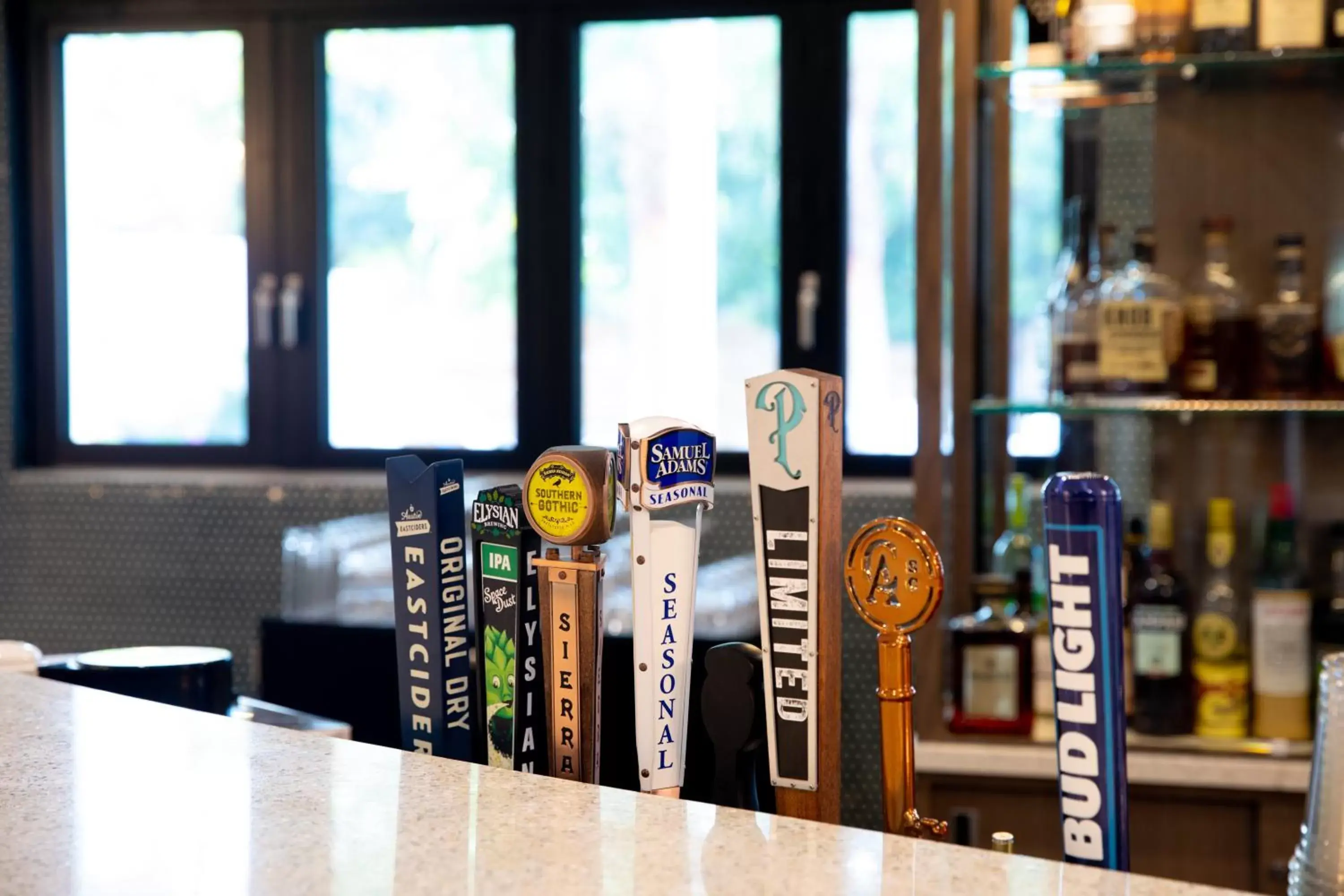 Lounge or bar in Hotel Indigo Mount Pleasant by IHG Lounge or bar in Hotel Indigo Mount Pleasant by IHG