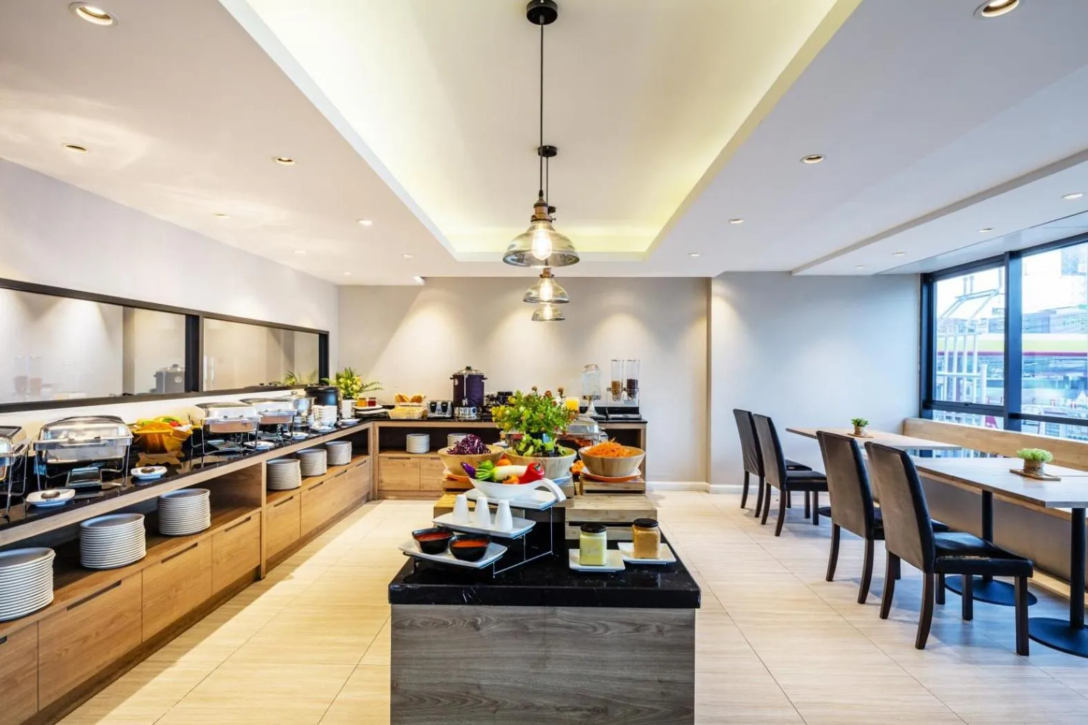 Restaurant/places to eat in Narra Hotel