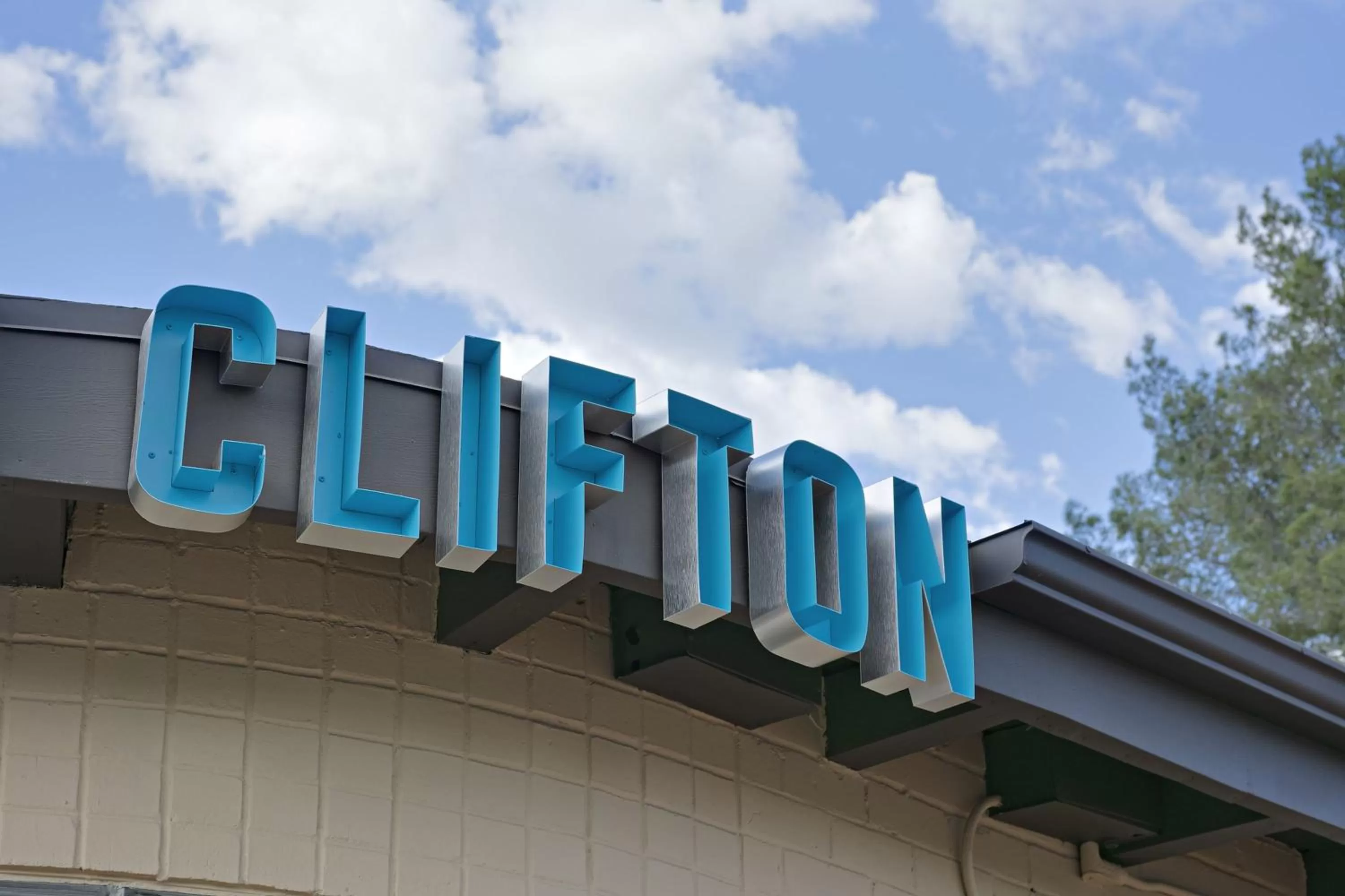 Facade/entrance in The Downtown Clifton Hotel