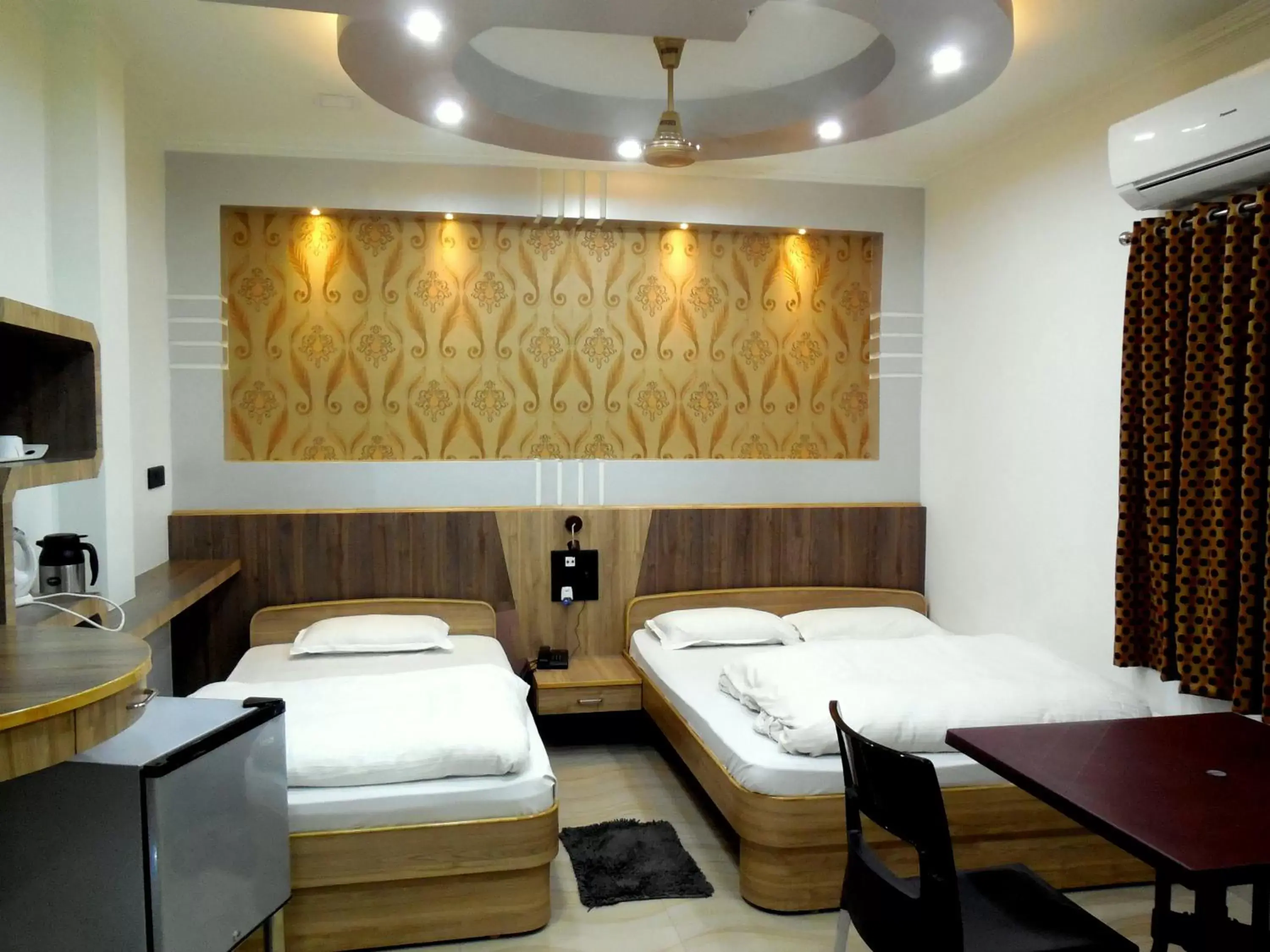 Deluxe Family Room in Hotel Samrat Deluxe Family Room in Hotel Samrat
