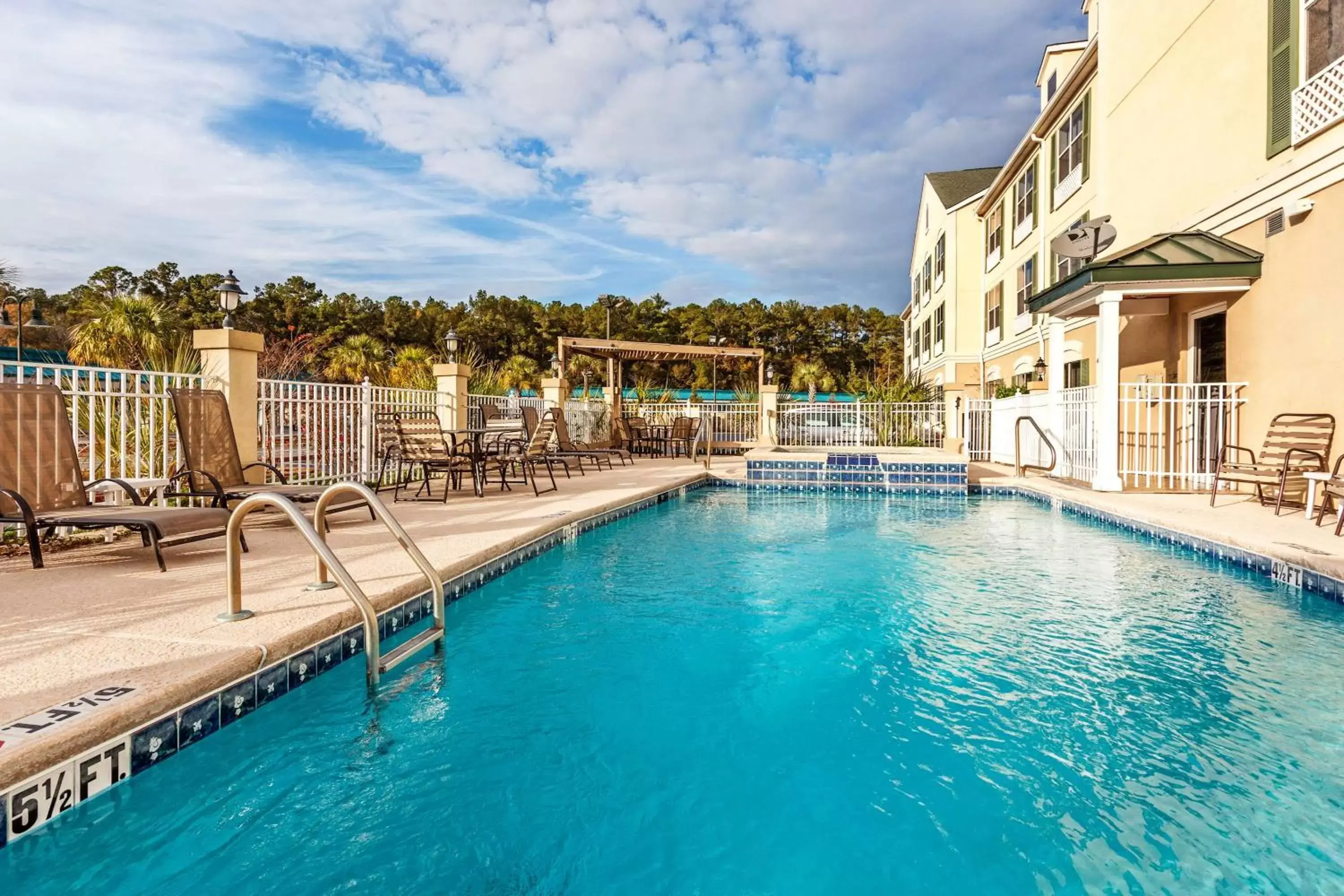 Activities in Country Inn & Suites by Radisson, Hinesville, GA