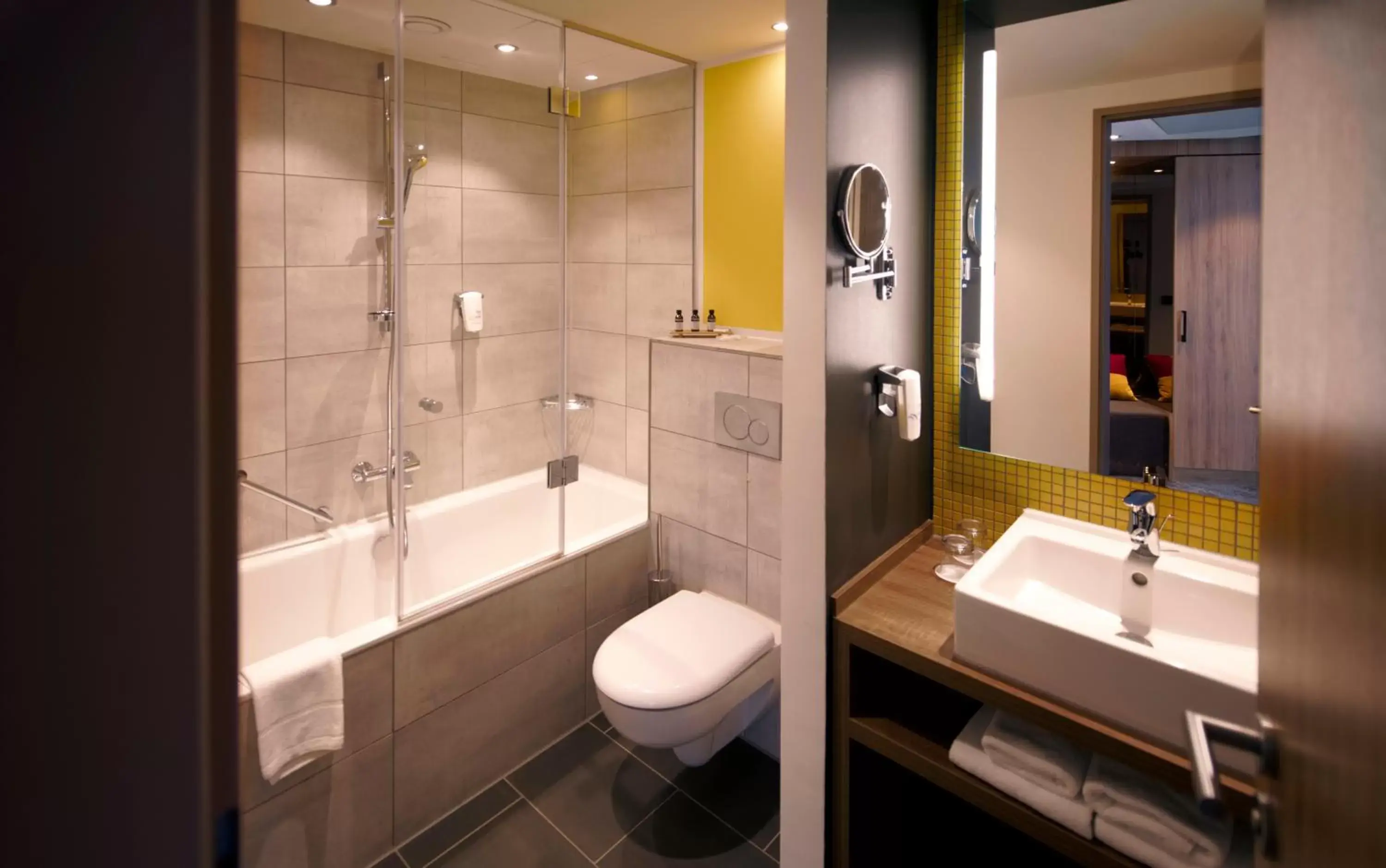 Bathroom in Holiday Inn - Hamburg - HafenCity by IHG Bathroom in Holiday Inn - Hamburg - HafenCity by IHG
