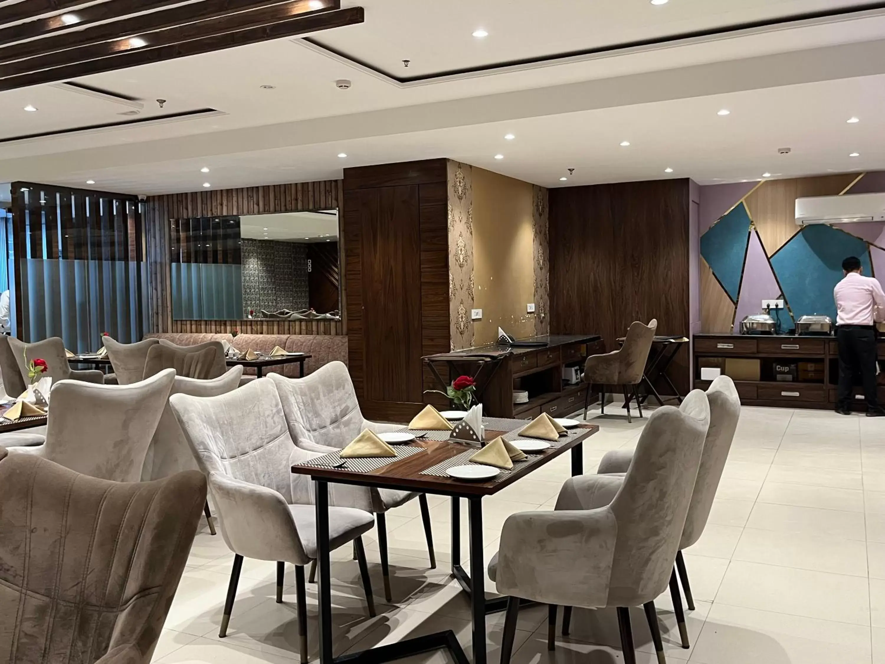 Restaurant/places to eat in RRV Hotel Restaurant/places to eat in RRV Hotel