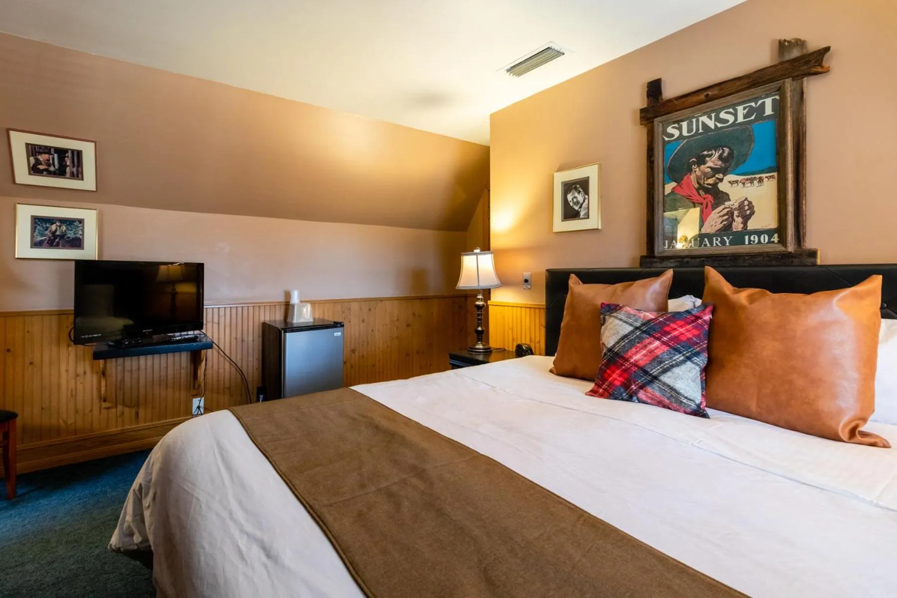 Saddleback Inn at Lake Arrowhead