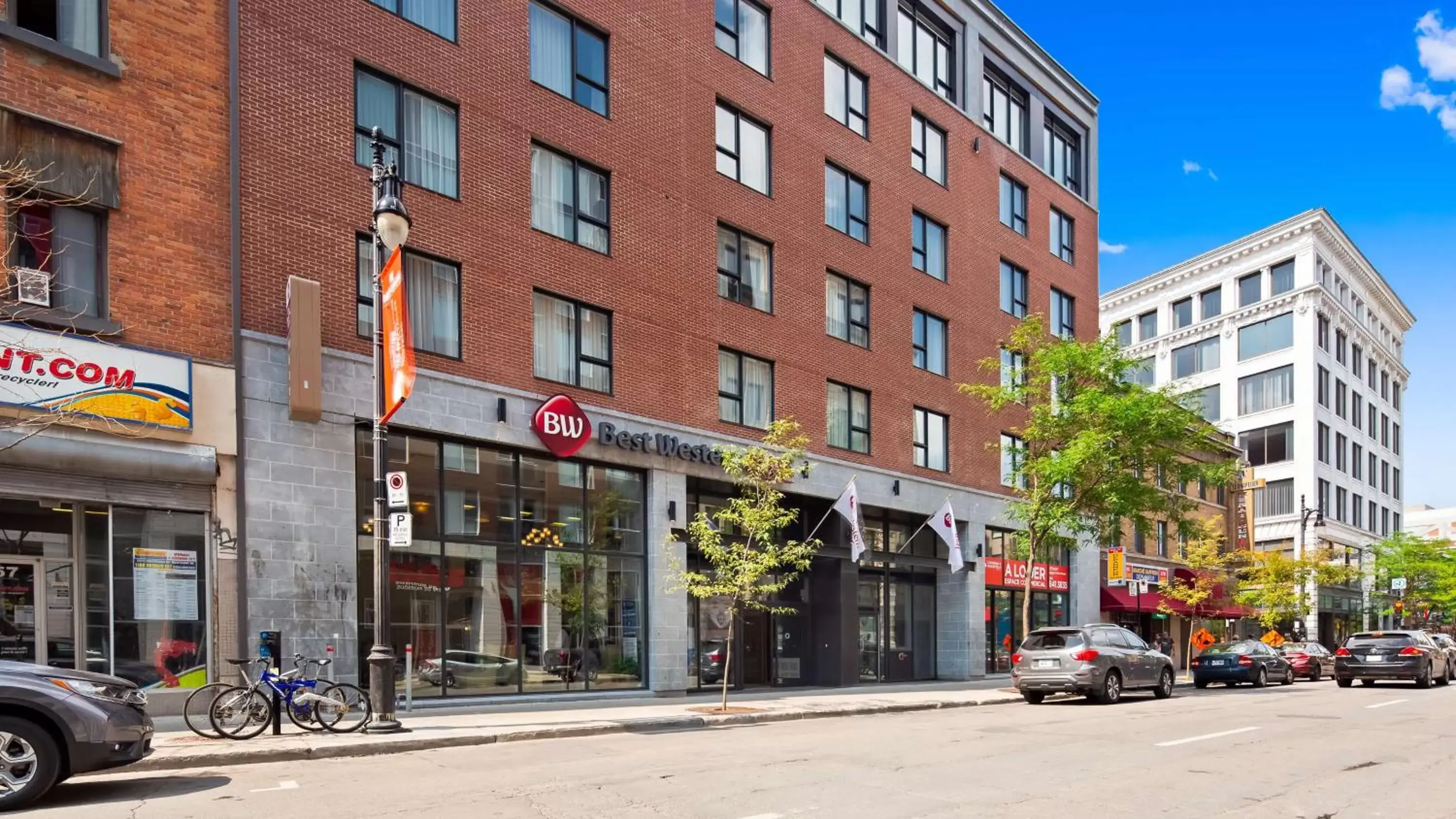 Property building in Best Western Plus Hotel Montreal