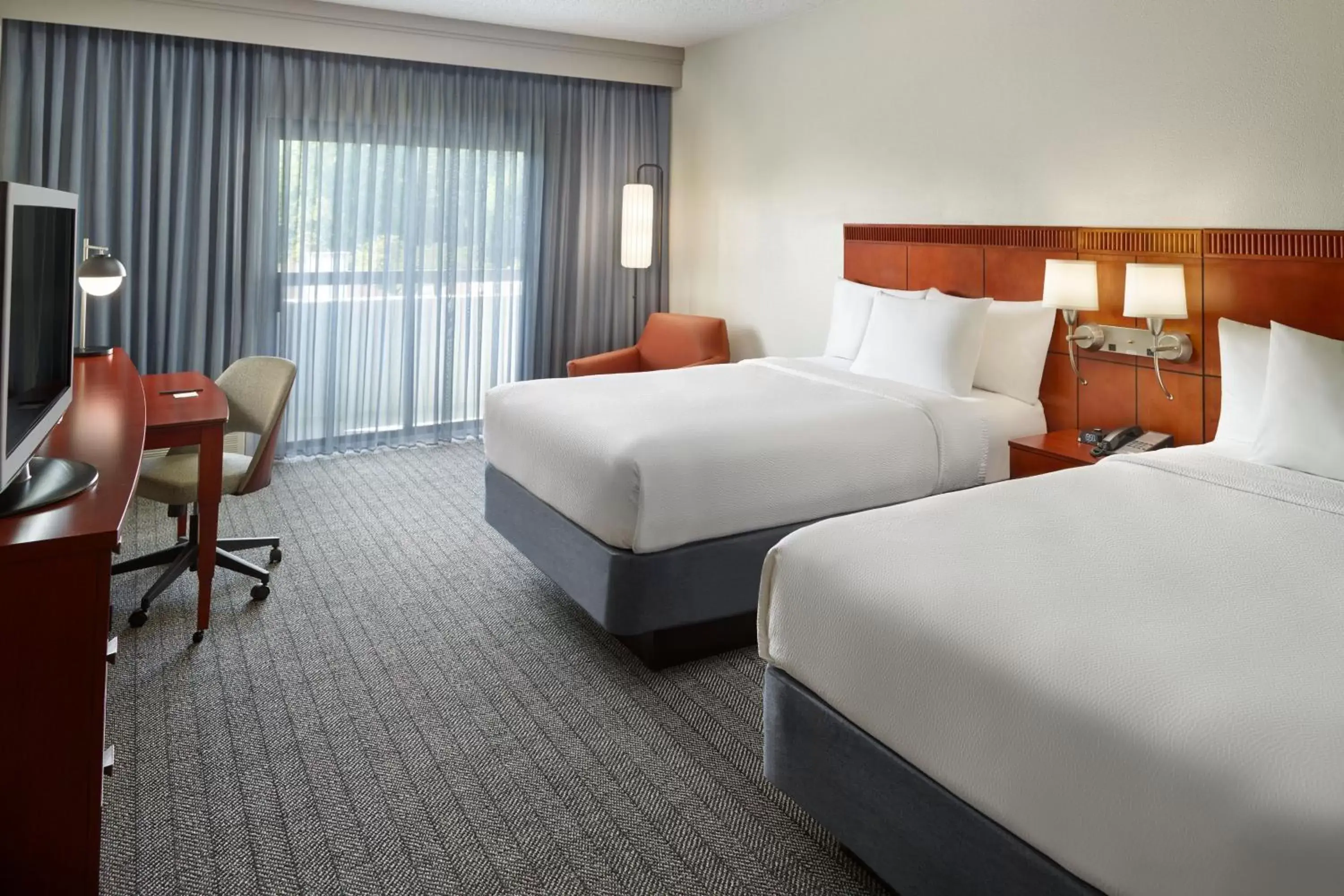 Photo of the whole room, Bed in Courtyard by Marriott Atlanta Executive Park/Emory