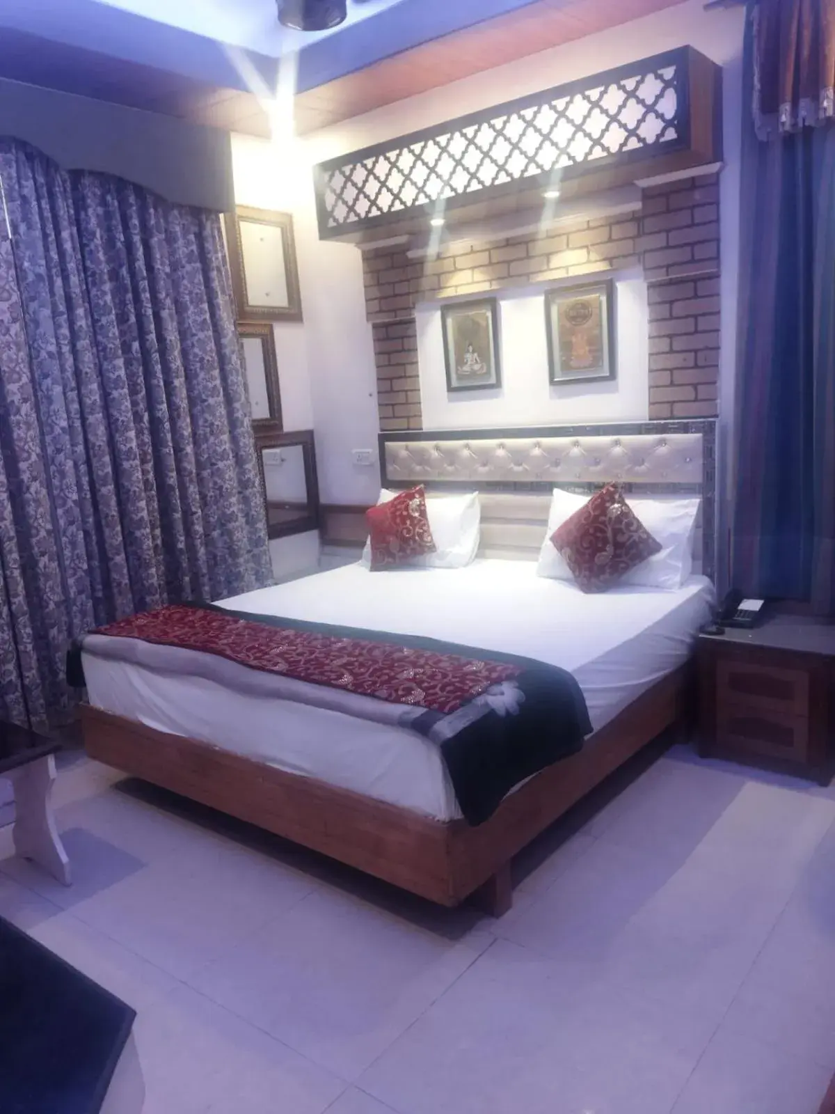 Bedroom, Bed in Sham Hotel