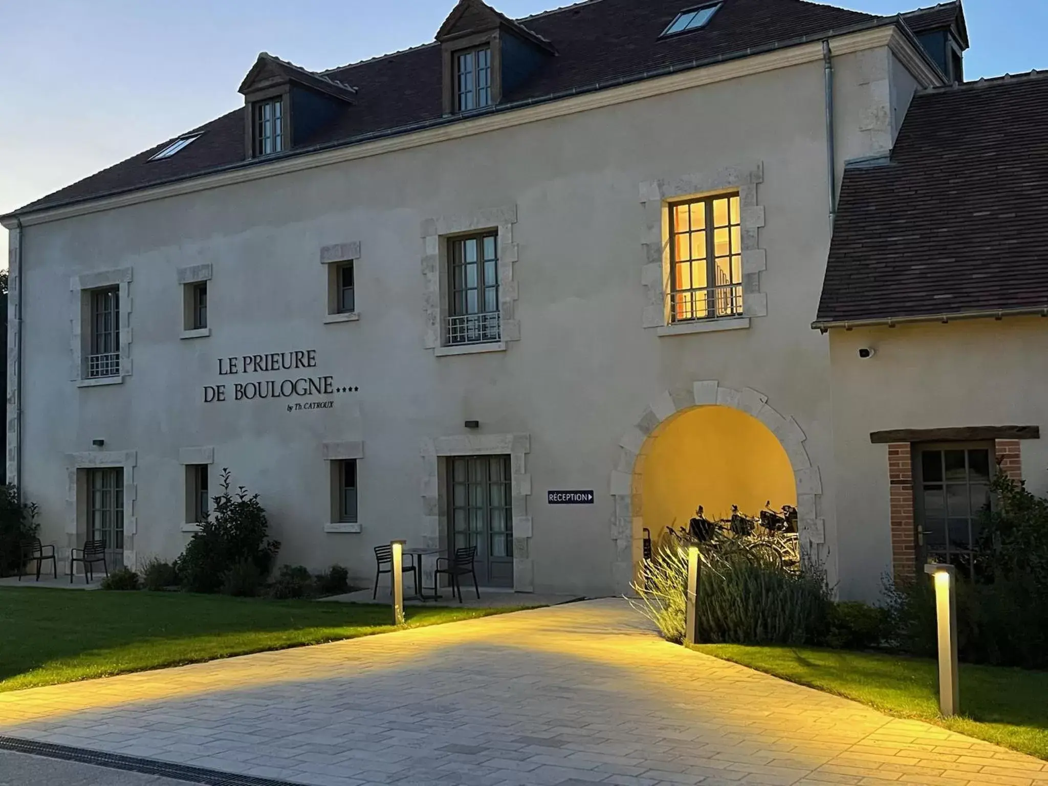 Facade/entrance, Property Building in Le Prieuré de Boulogne