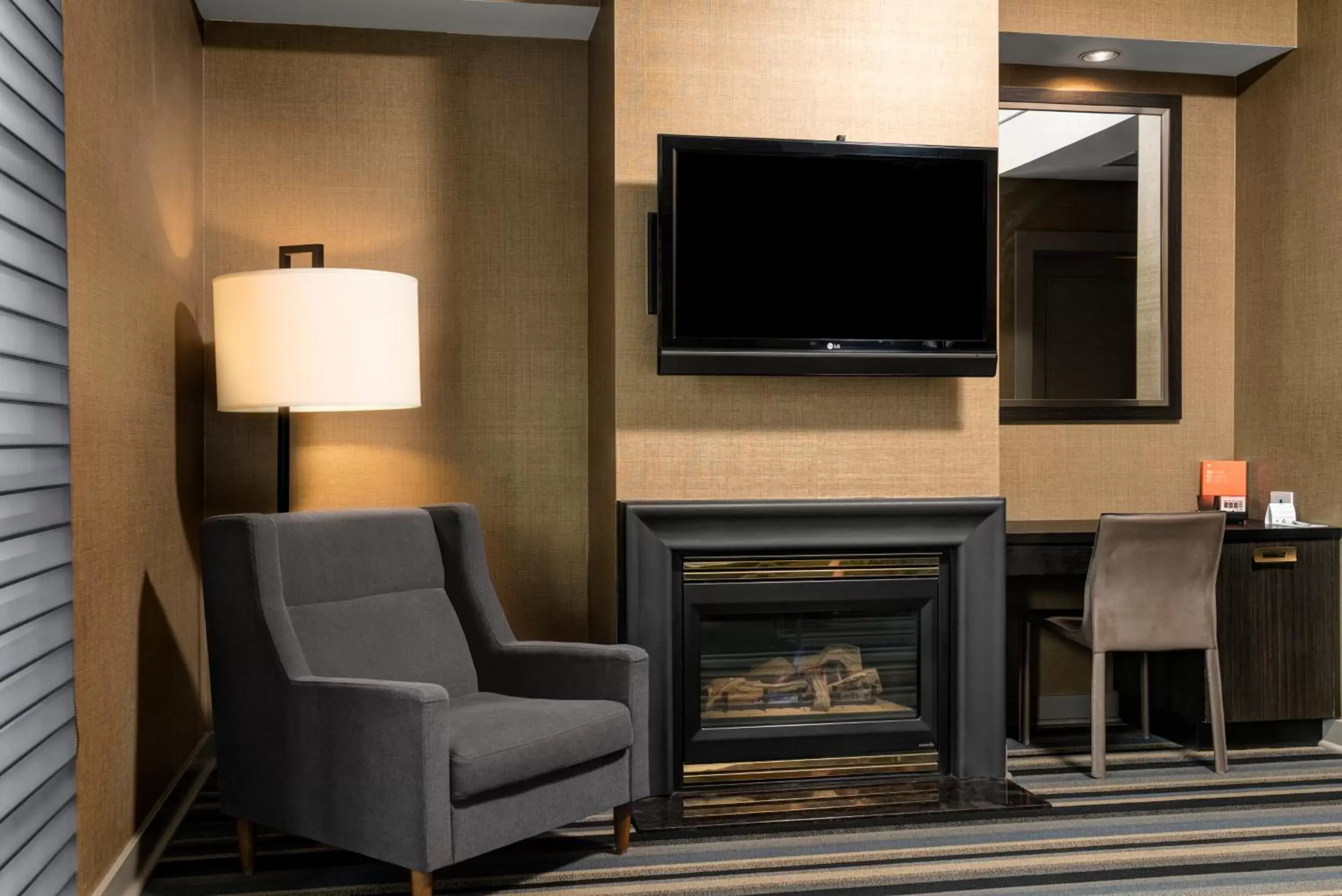 Seating area, TV/Entertainment Center in Hotel Arts Kensington