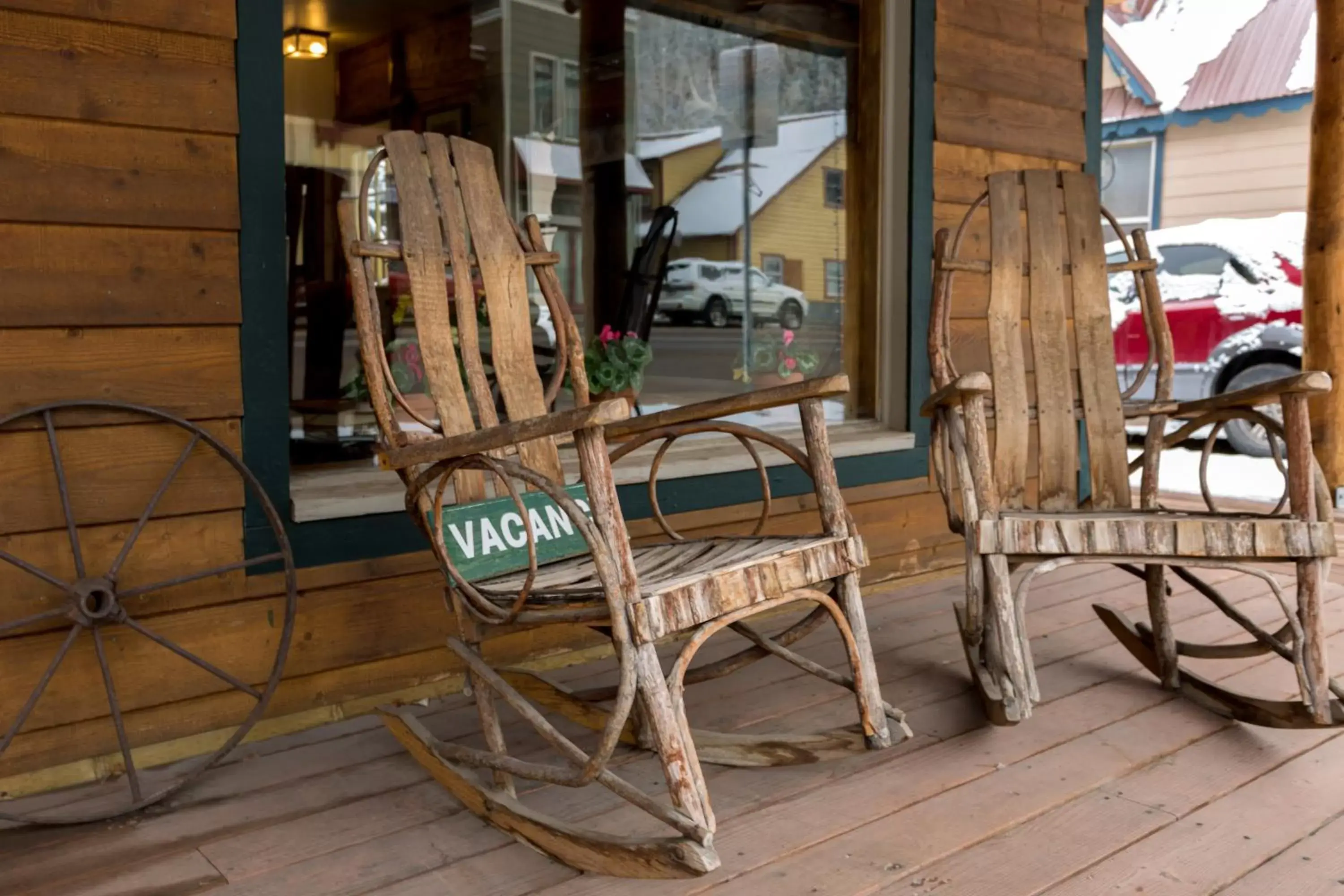 Patio in Minturn Inn