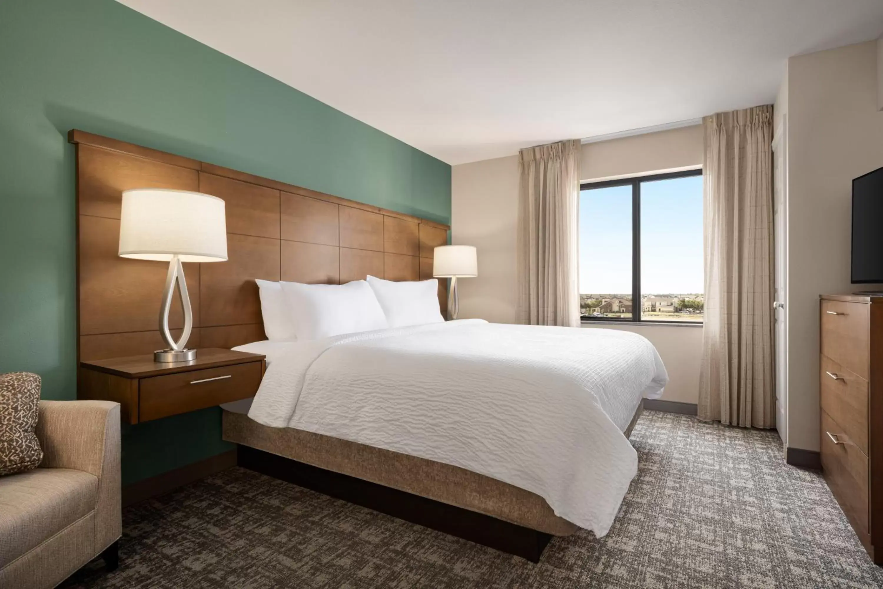 Bedroom, Bed in Staybridge Suites Oklahoma City-Quail Springs, an IHG Hotel