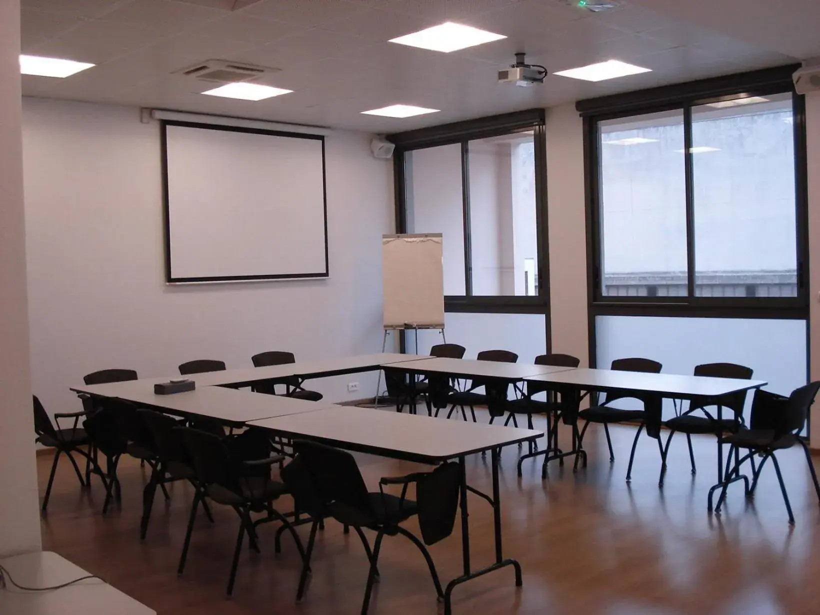 Business facilities, Business Area/Conference Room in Esatitude Hotel