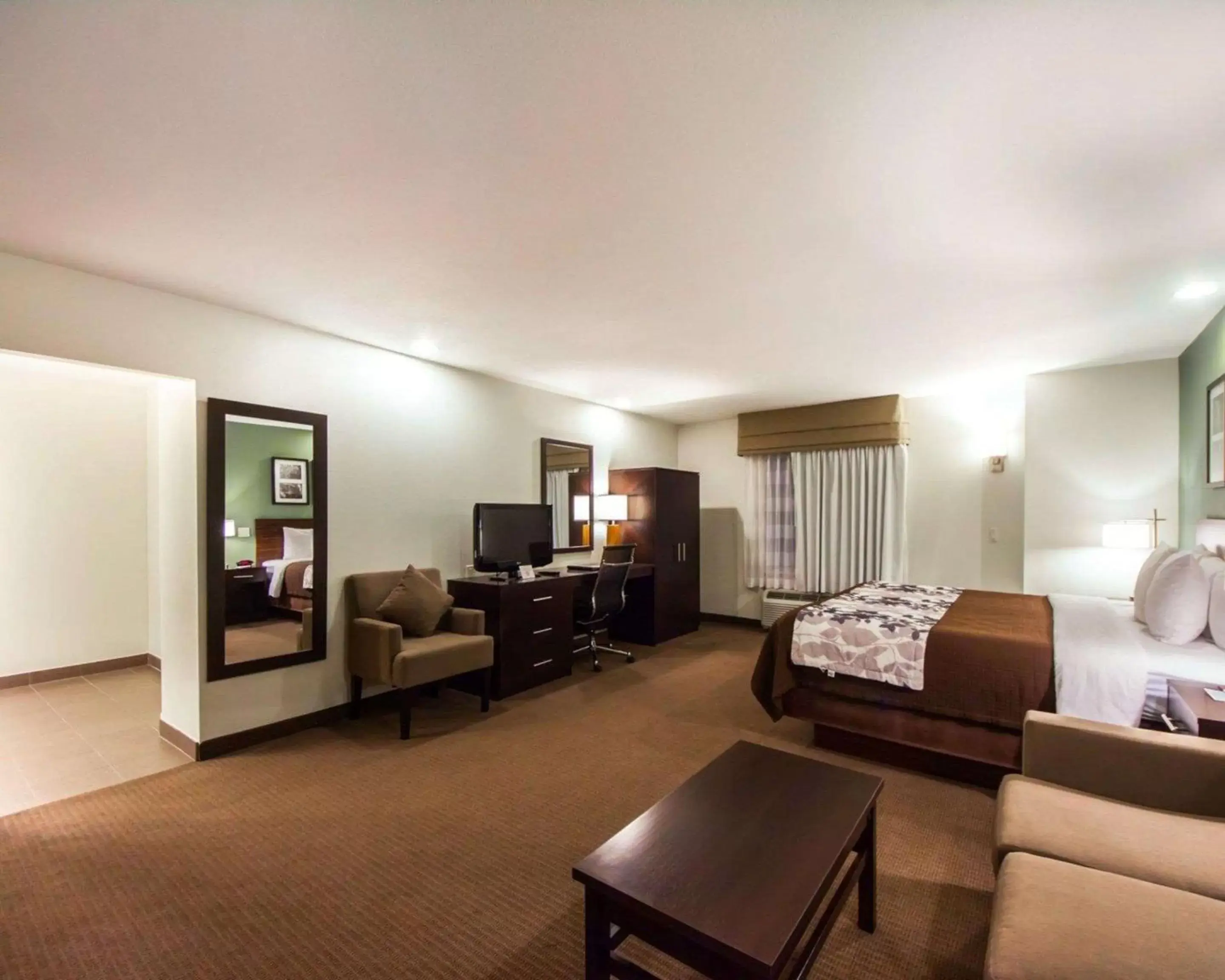 Photo of the whole room, Seating Area in Sleep Inn & Suites Edmond near University