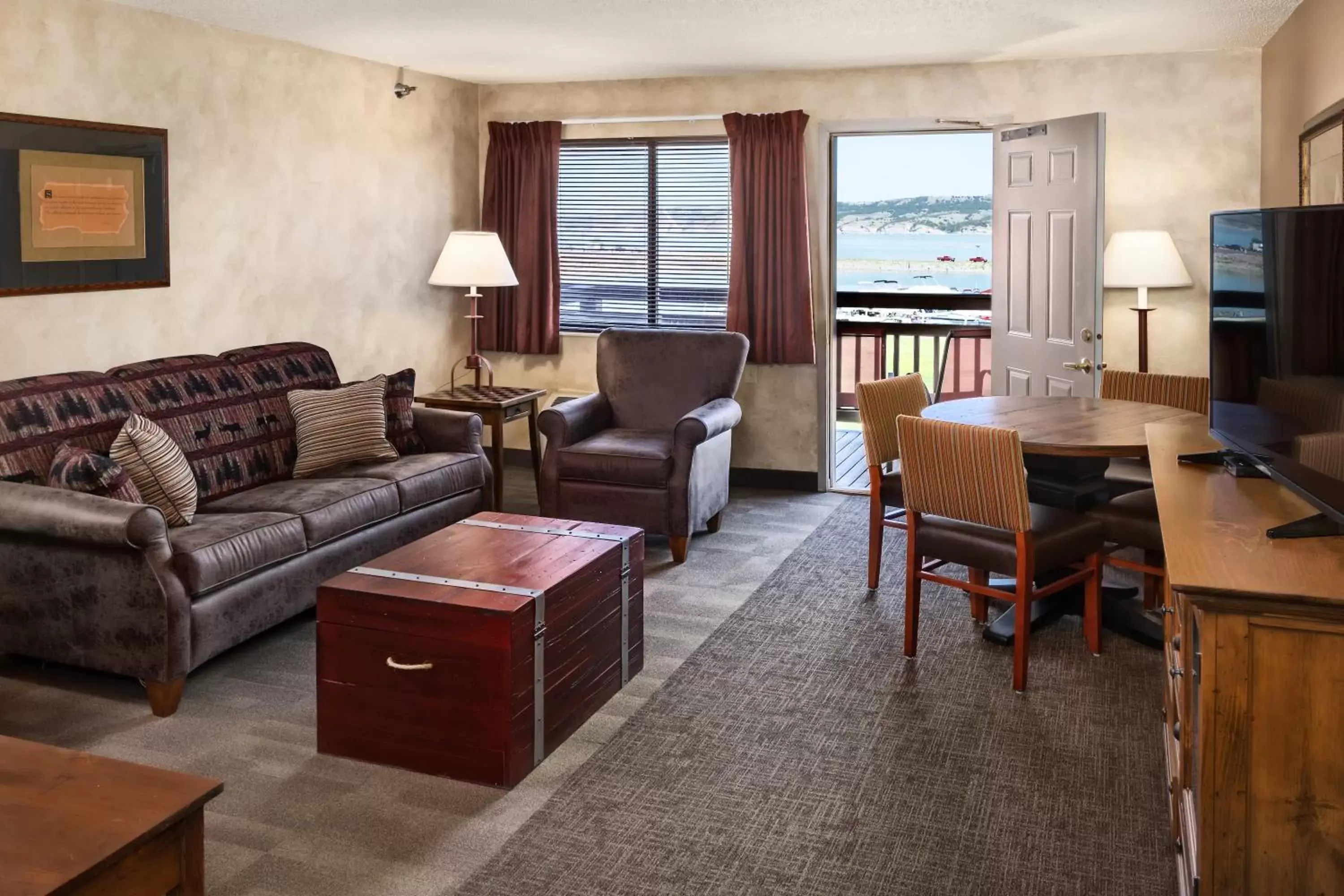 Living room, Seating Area in Arrowwood Resort at Cedar Shore