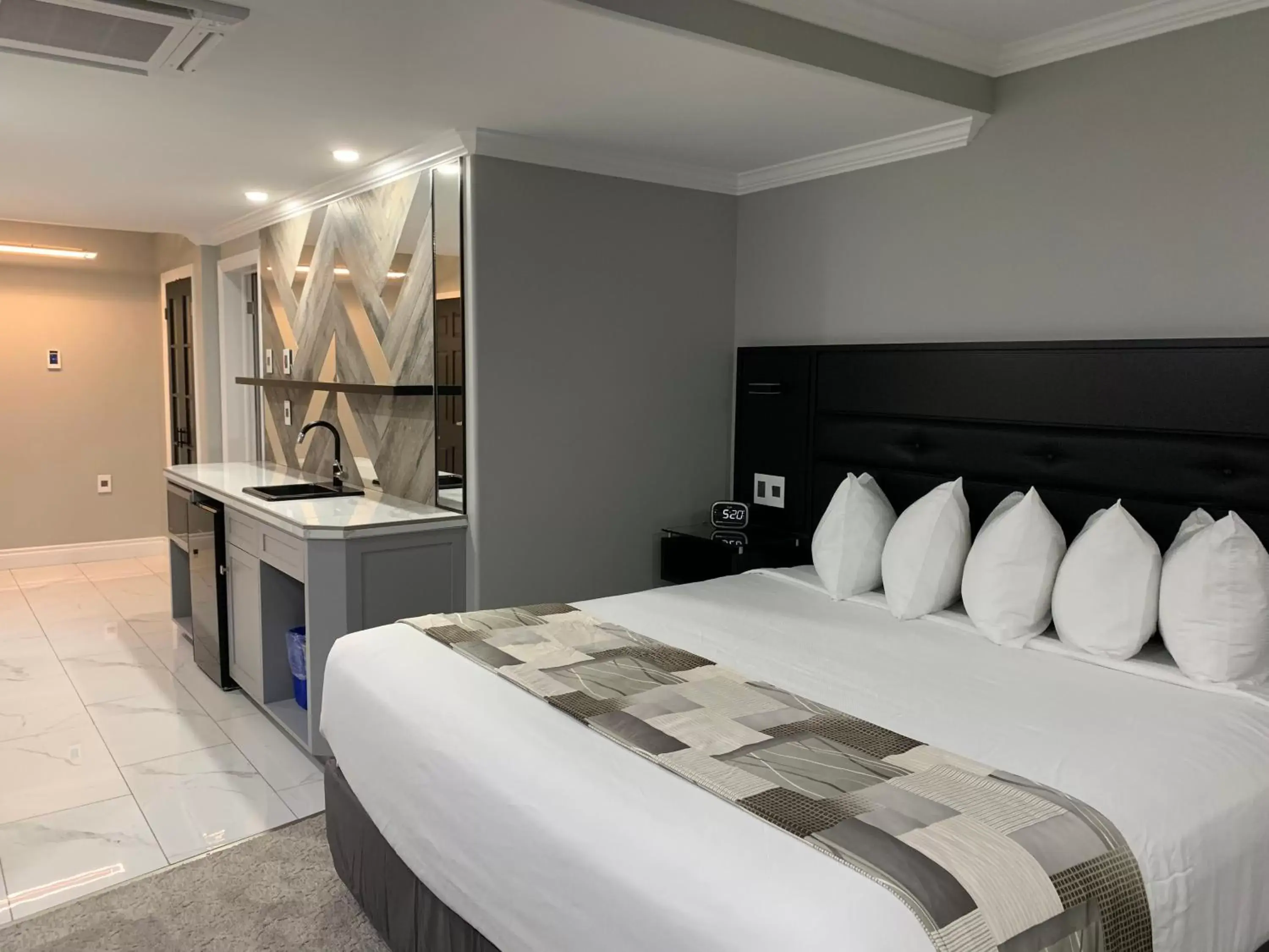 Bed in Dockside Suites