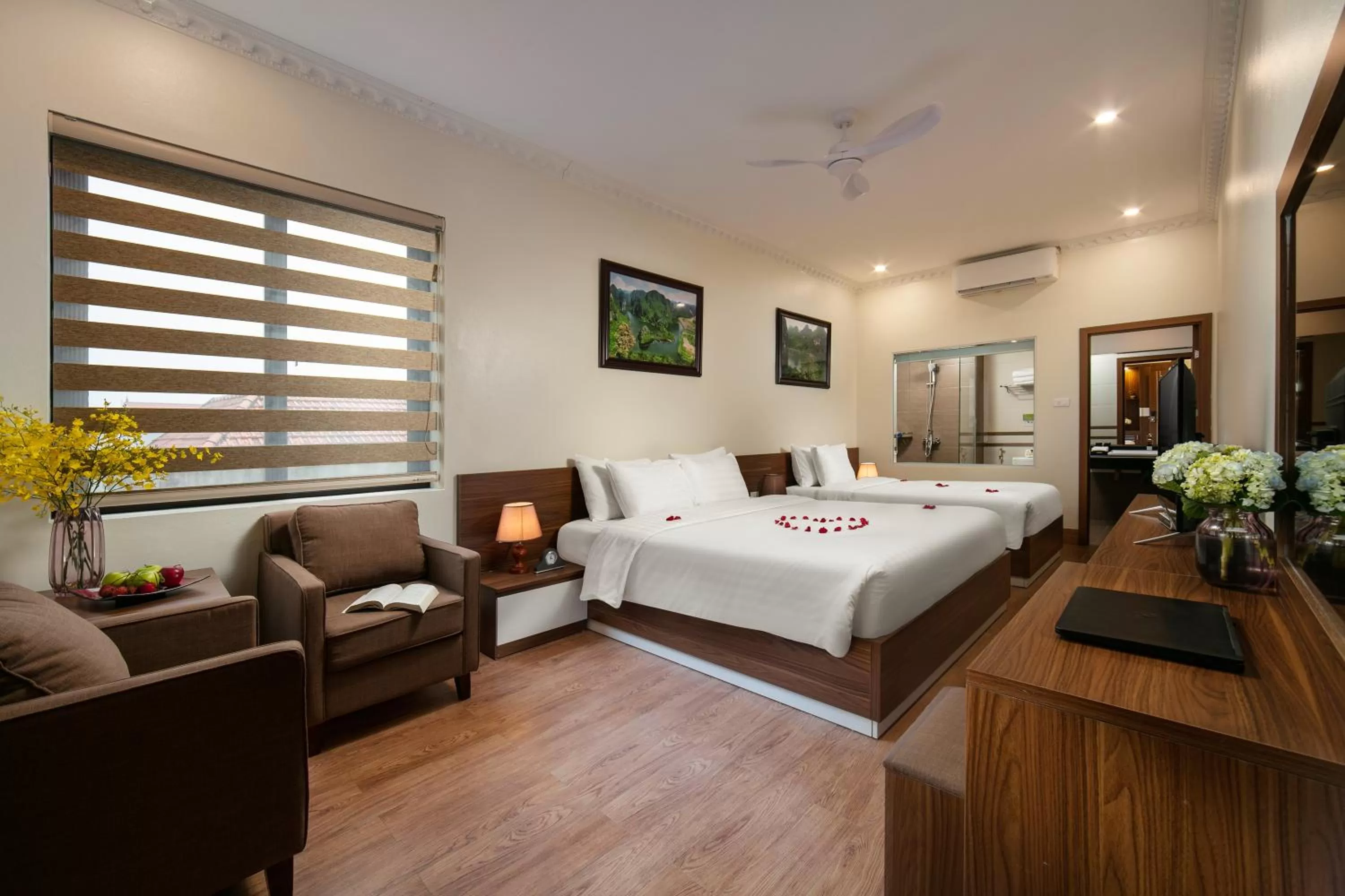 Photo of the whole room, Bed in Tam Coc Holiday Hotel & Villa