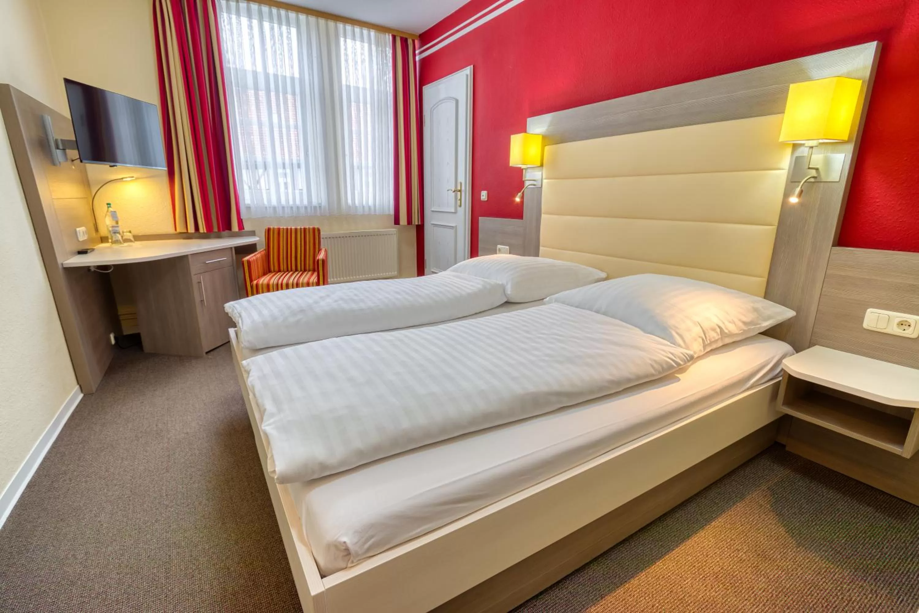 Bedroom, Bed in Hotel Goldene Krone