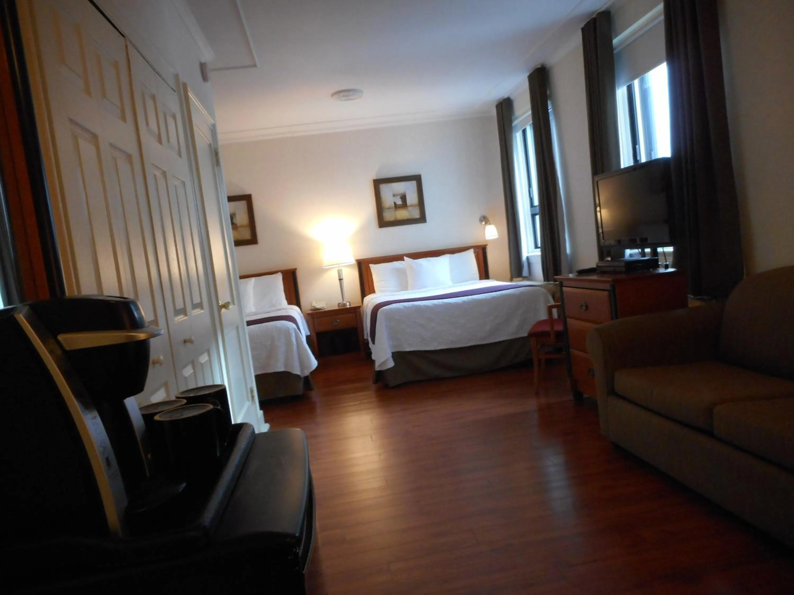 Bed in Hotel St-Denis