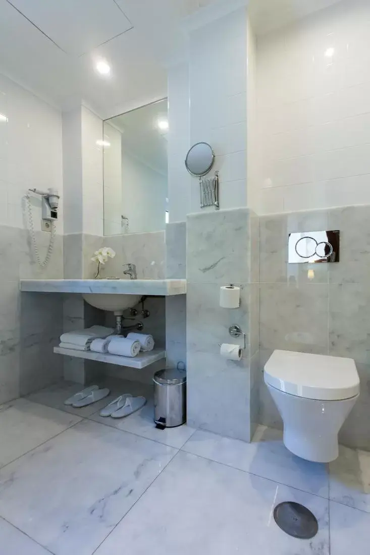 Toilet, Bathroom in Hotel Sao Jose