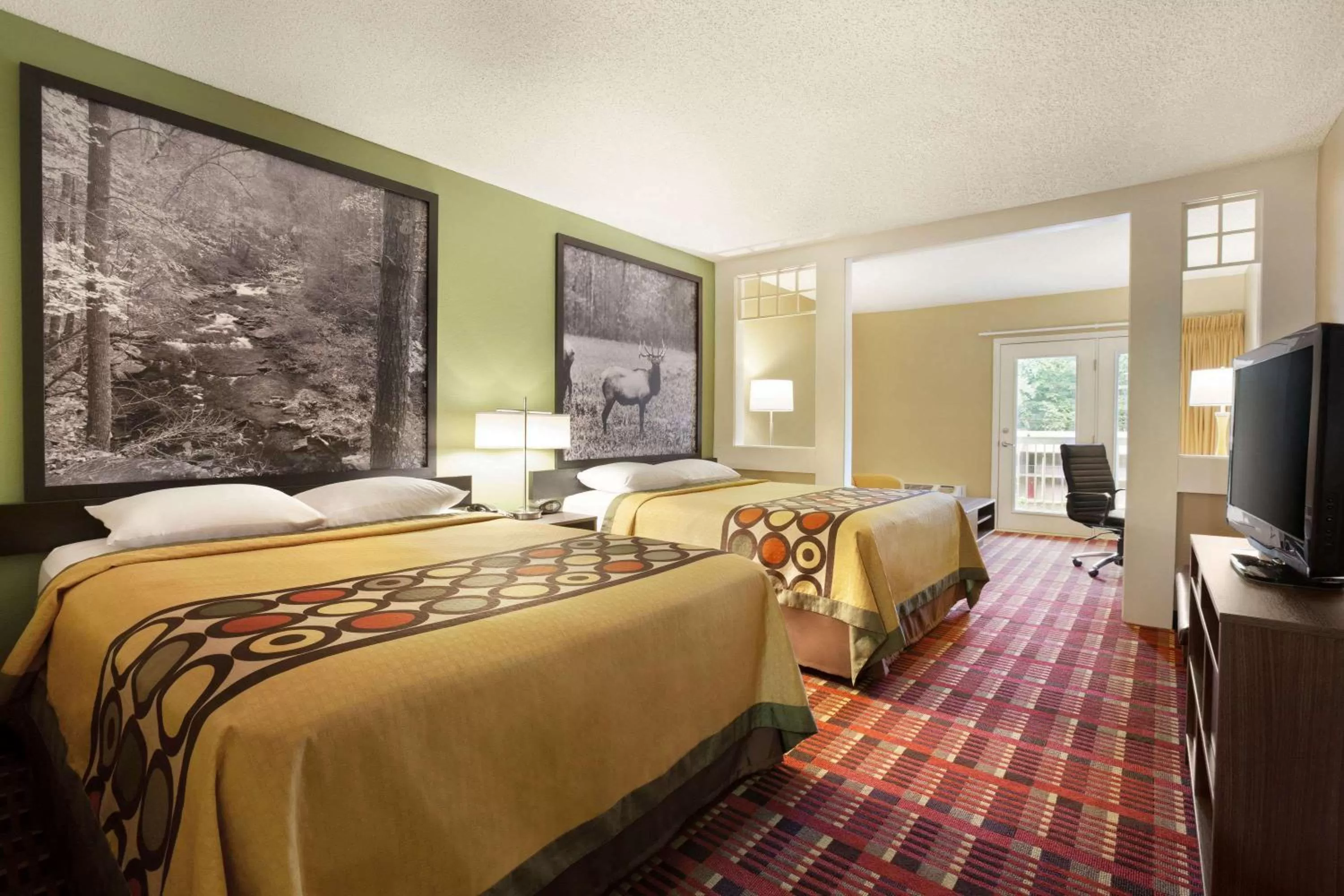 Photo of the whole room, Bed in Super 8 by Wyndham Cherokee