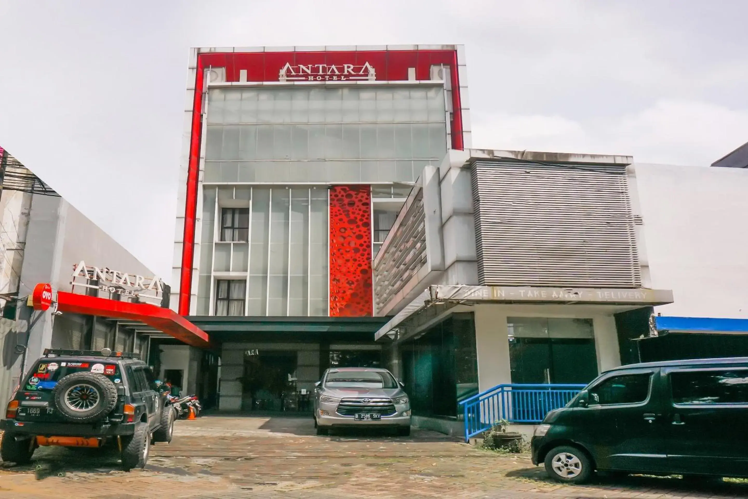 Facade/entrance, Property Building in OYO 90244 Hotel Antara