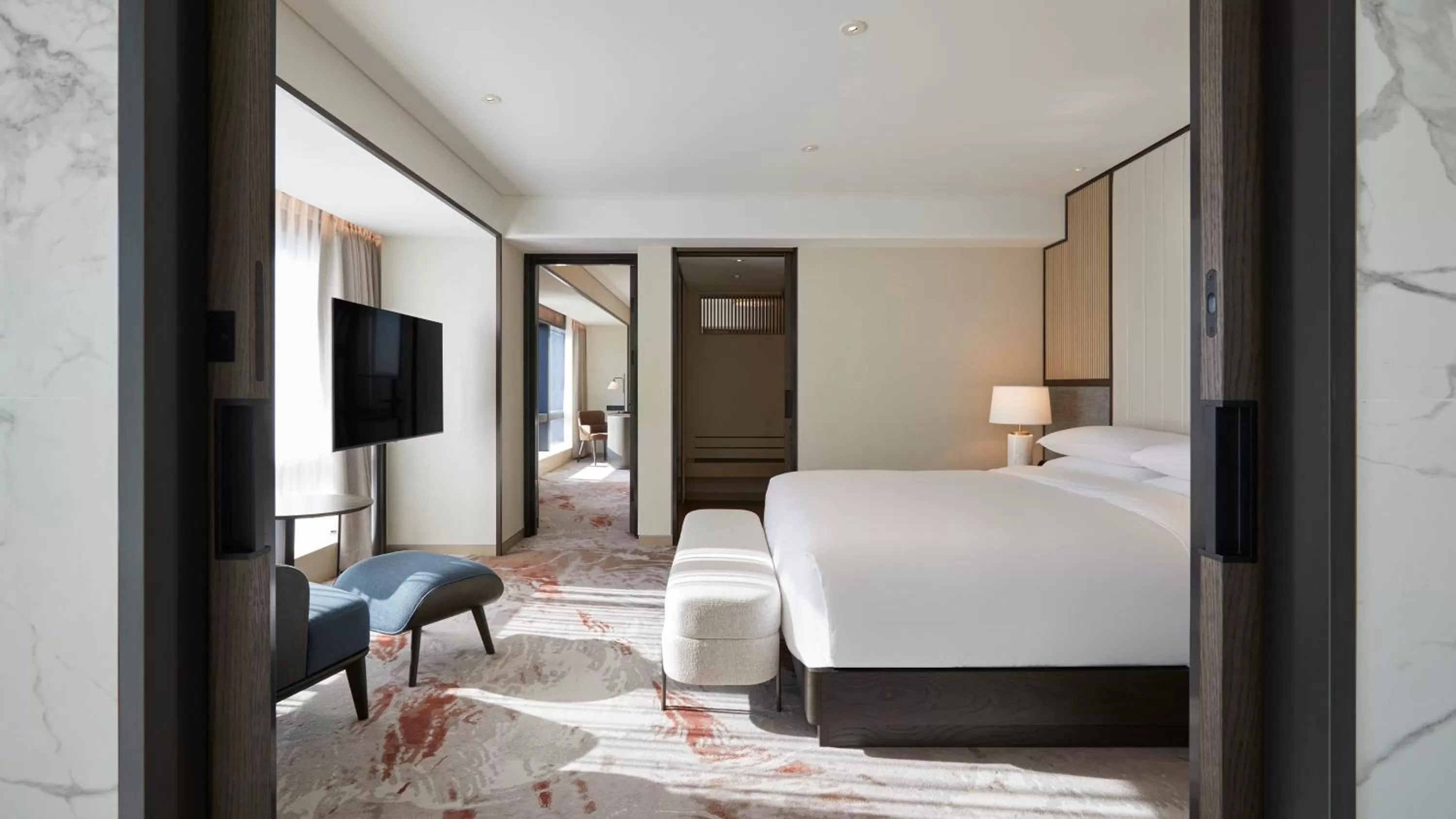 Photo of the whole room, Bed in Grand InterContinental Seoul Parnas by IHG