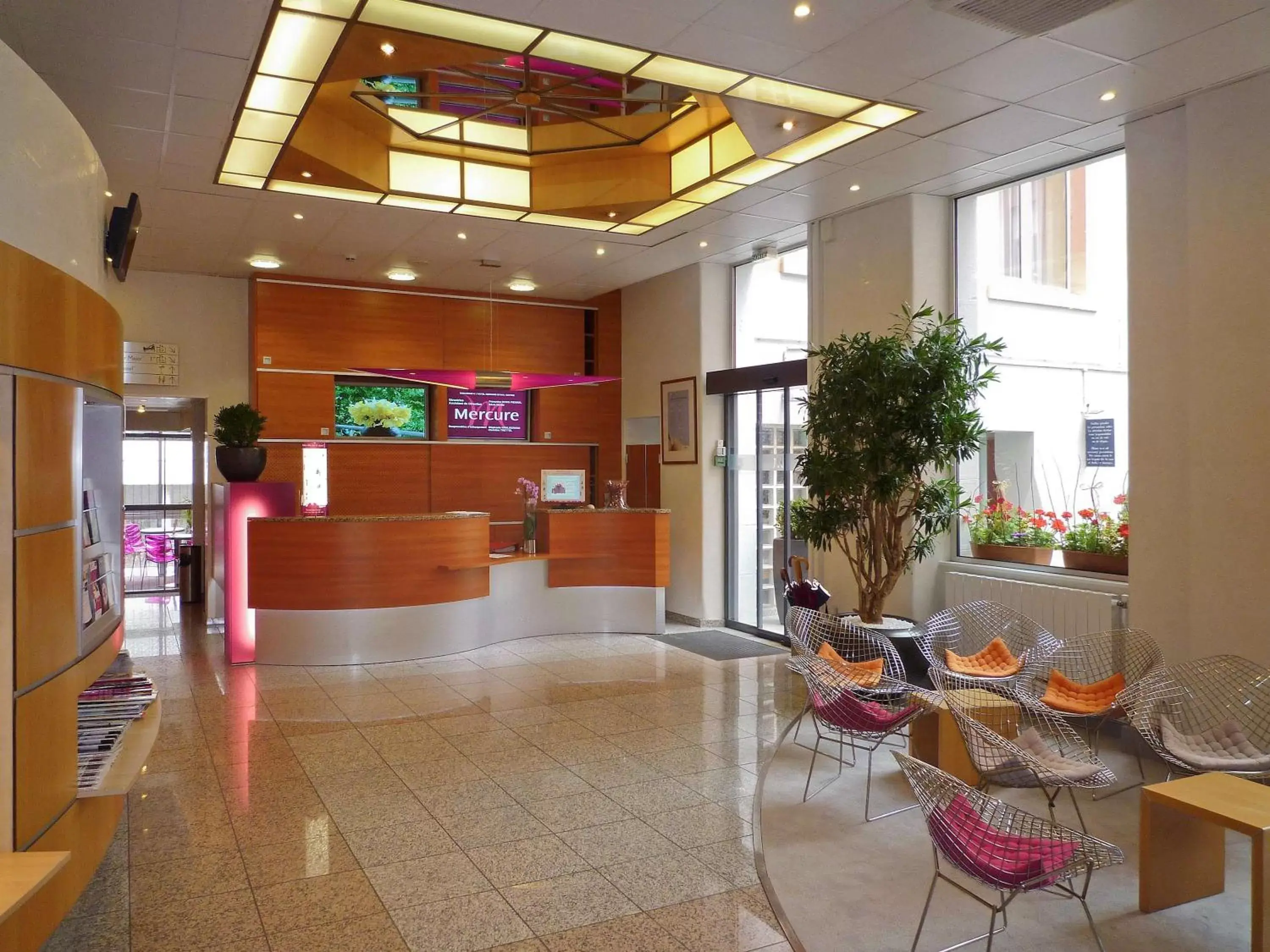 Property building, Lobby/Reception in Mercure Epinal Centre
