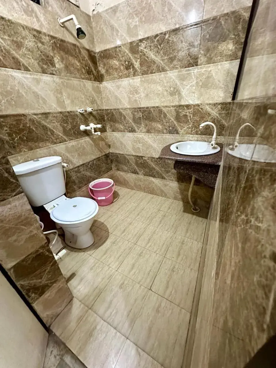 Bathroom in Hotel Sheela