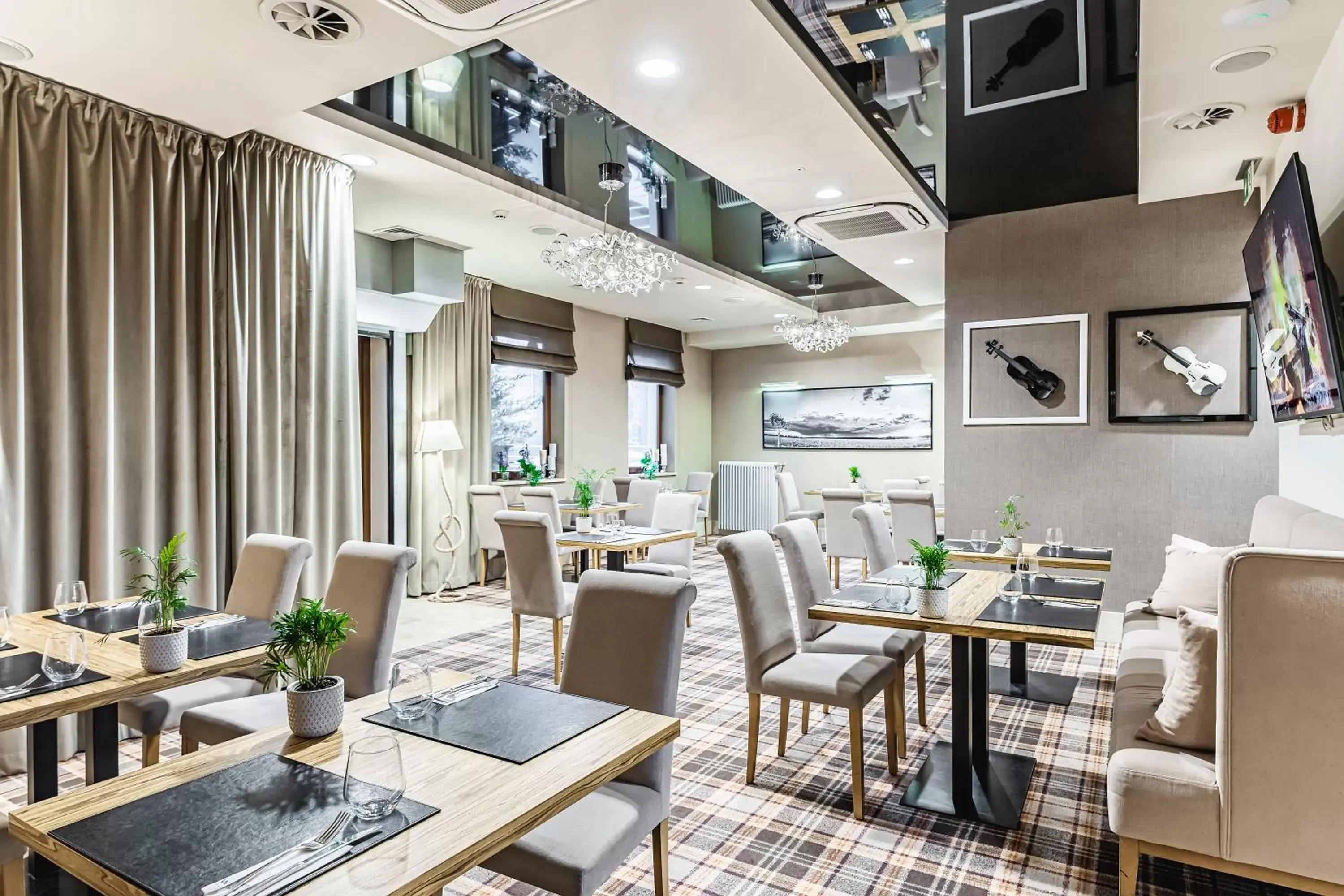 Restaurant/places to eat in Hotel Wieniawski Restaurant/places to eat in Hotel Wieniawski