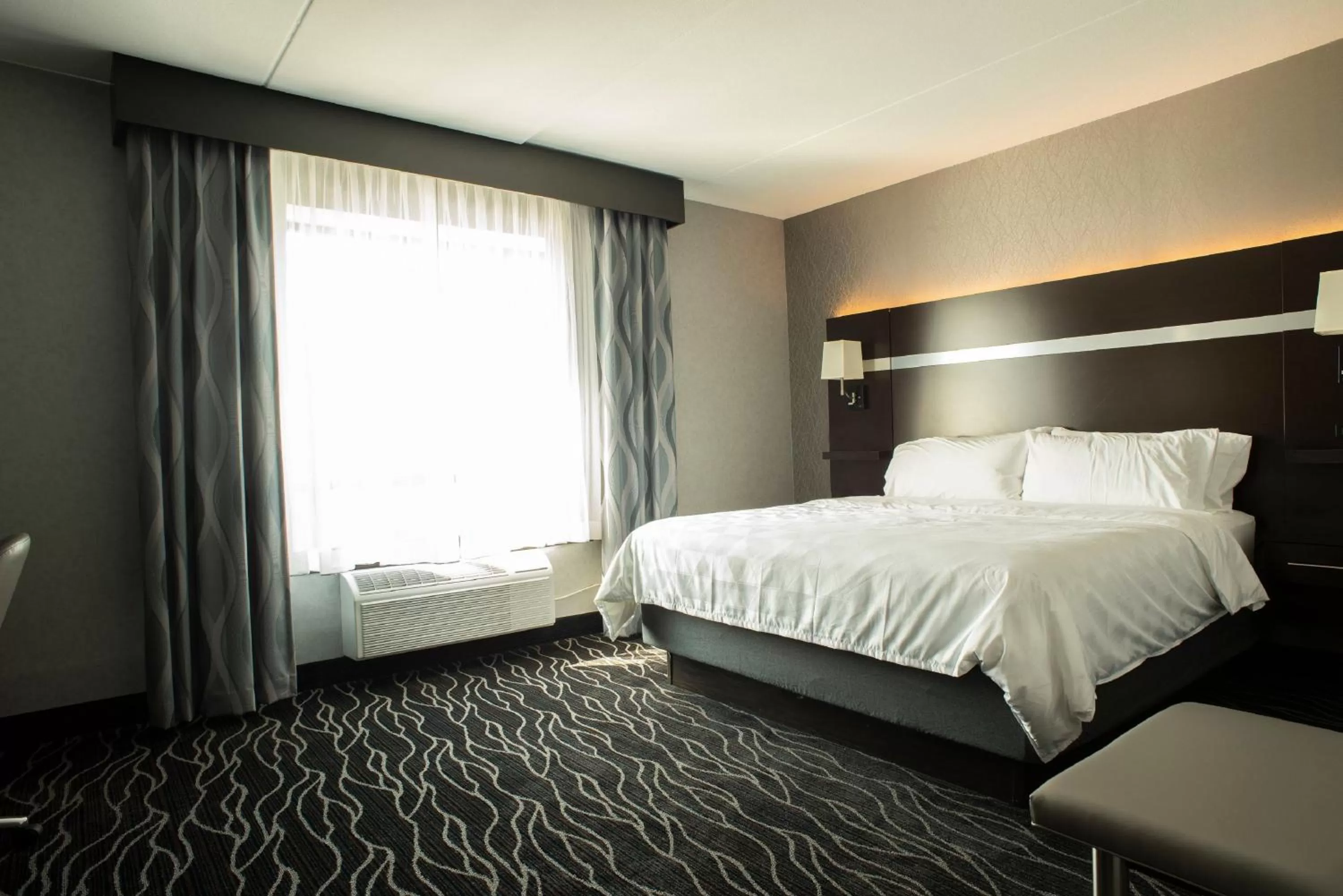 Photo of the whole room, Bed in Holiday Inn Hotel & Suites - Joliet Southwest by IHG