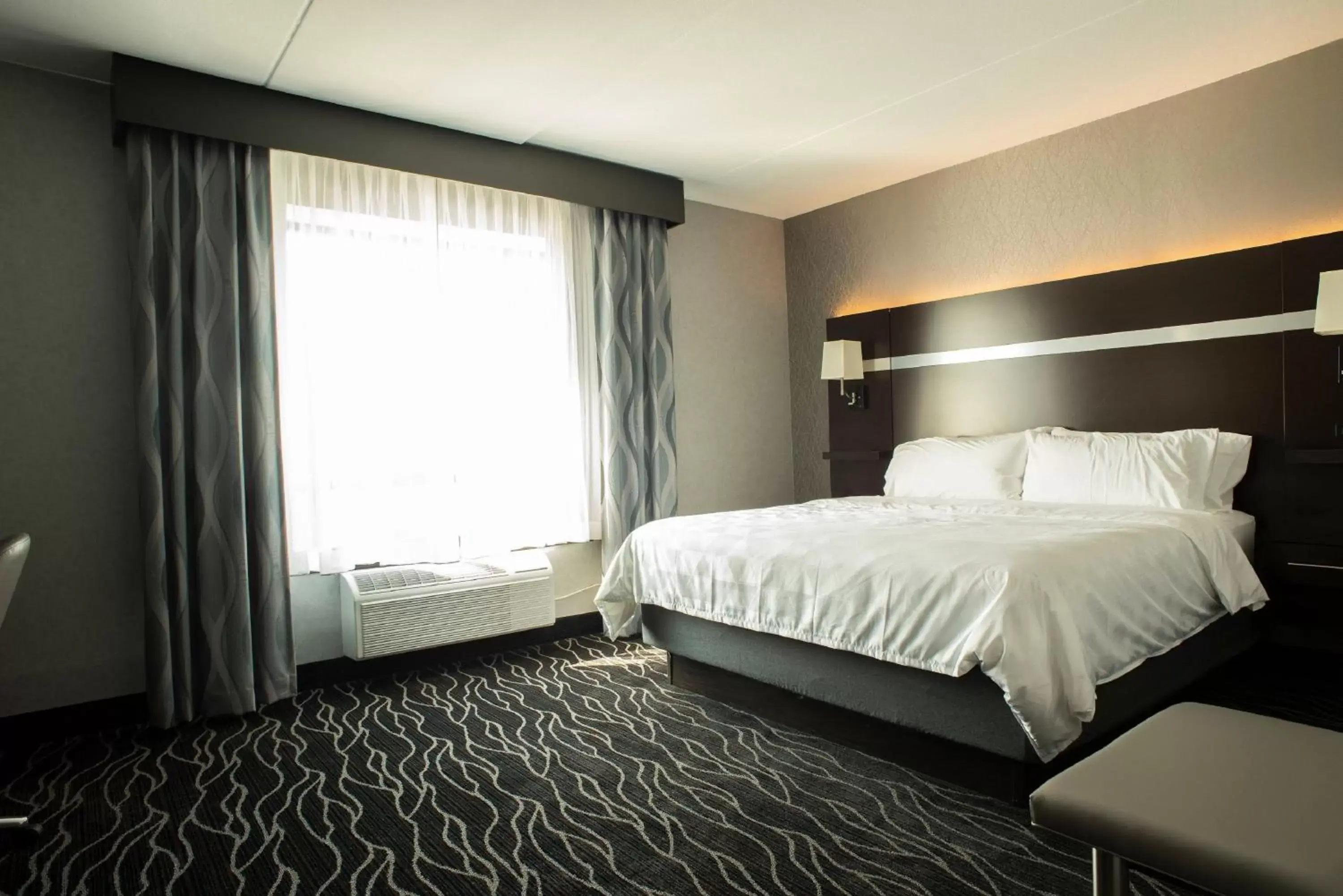 Photo of the whole room, Bed in Holiday Inn Hotel & Suites - Joliet Southwest, an IHG Hotel