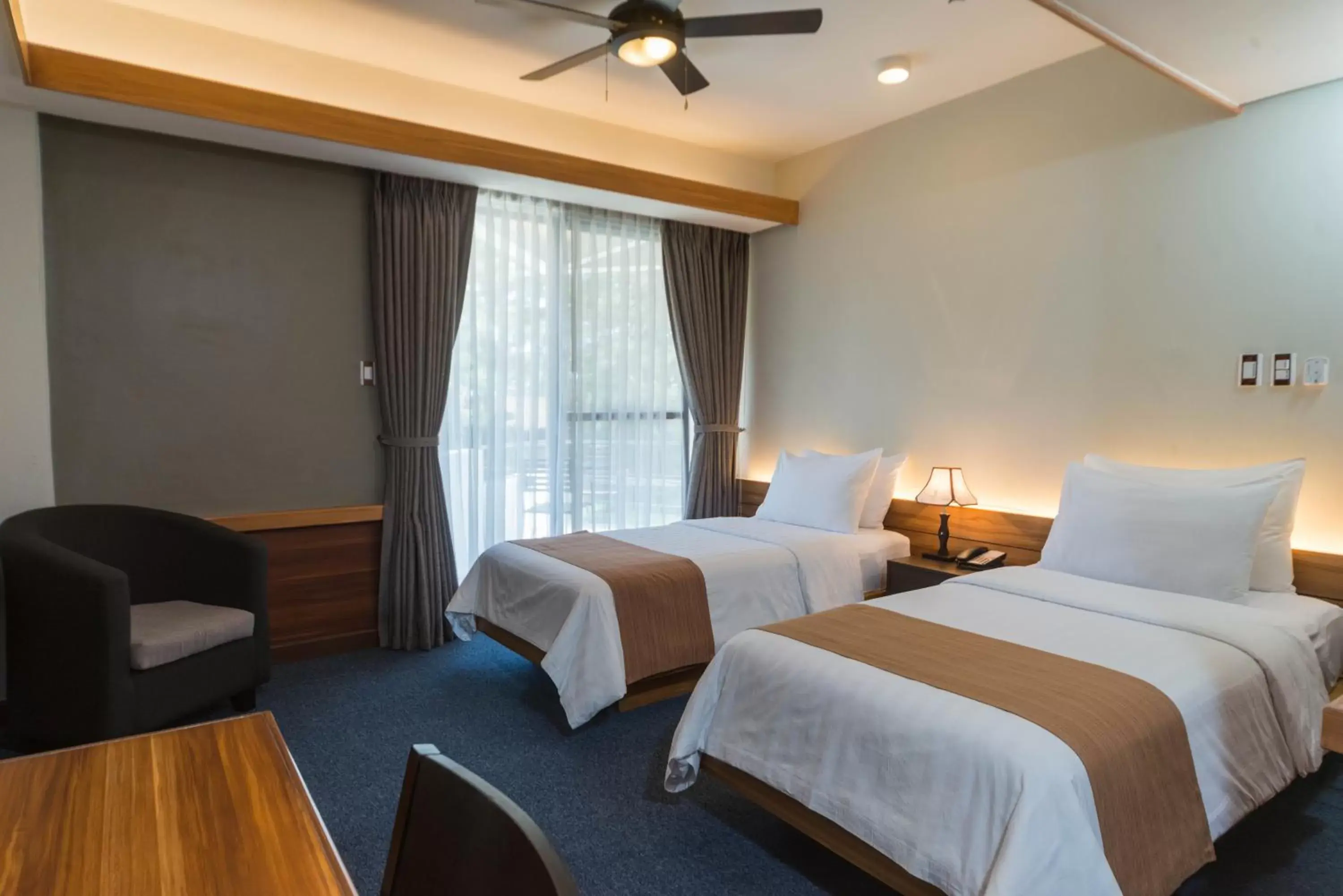 Bedroom, Bed in Grand Sierra Pines Hotel