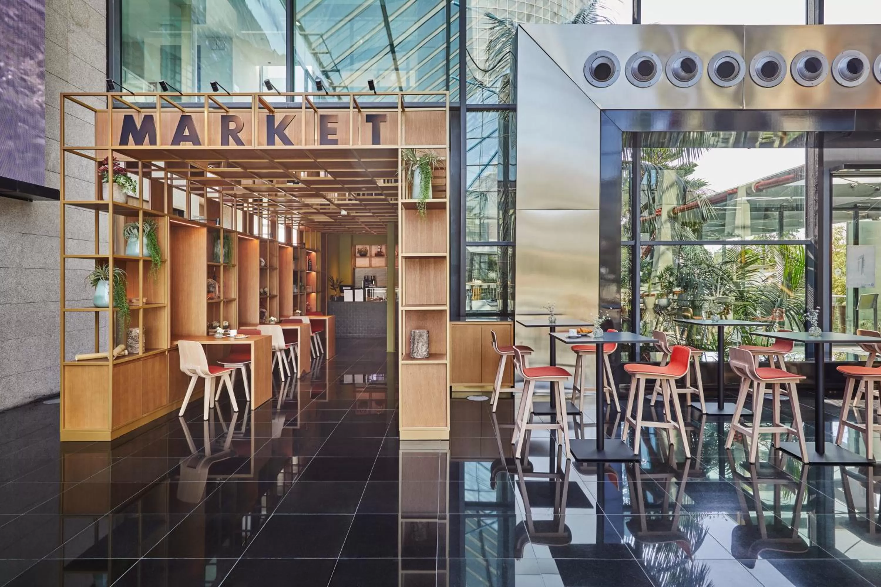 Restaurant/places to eat in Hyatt Regency Barcelona Tower