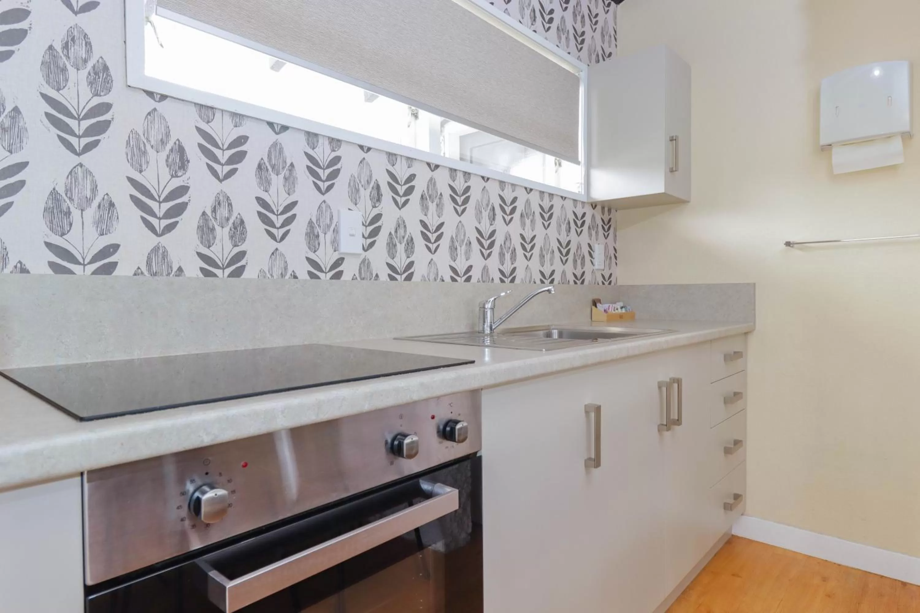 kitchen in Aztec Motel