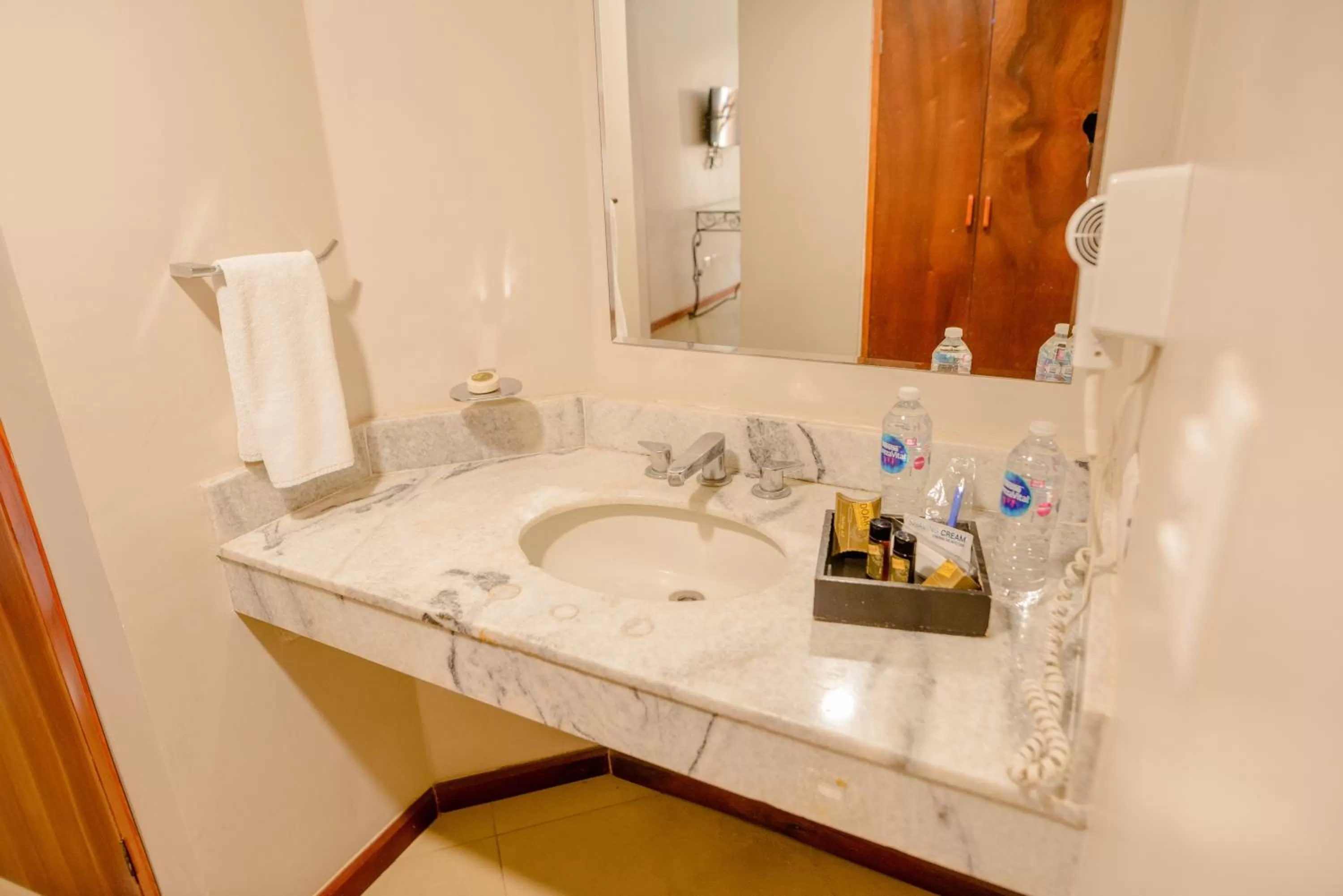 Bathroom in Hotel Loma Real