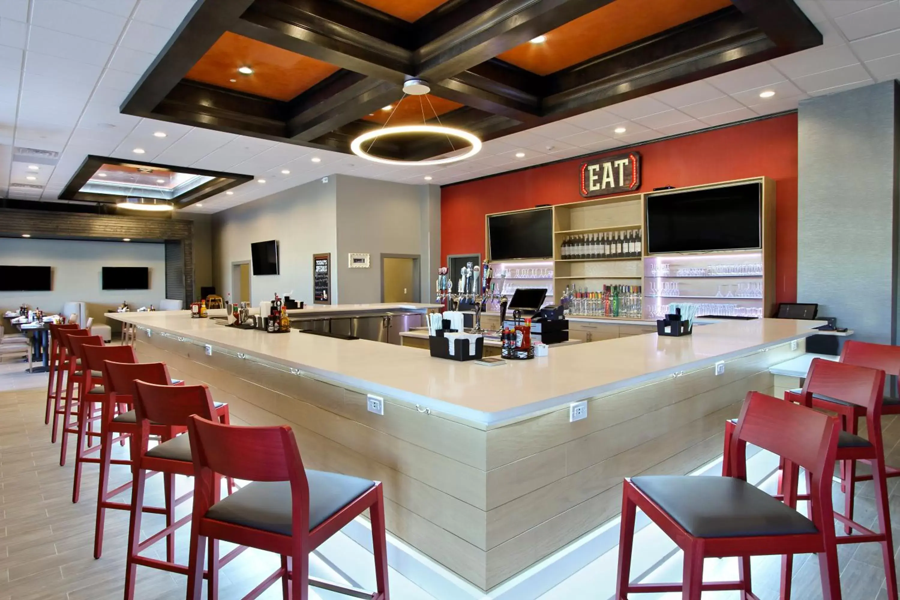 Restaurant/places to eat, Lounge/Bar in Holiday Inn Hattiesburg - North, an IHG Hotel