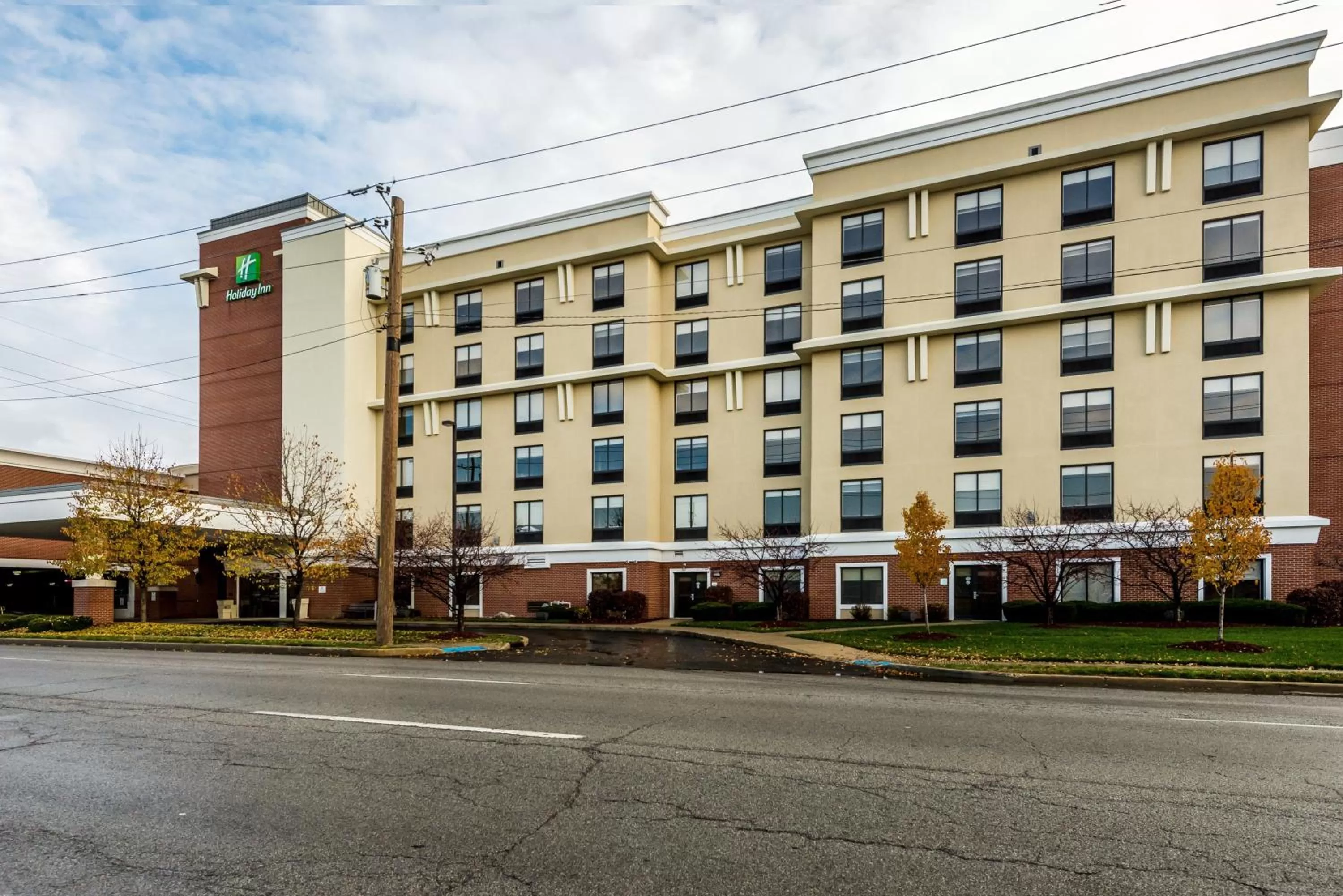 Property building in Holiday Inn - Indianapolis Downtown by IHG