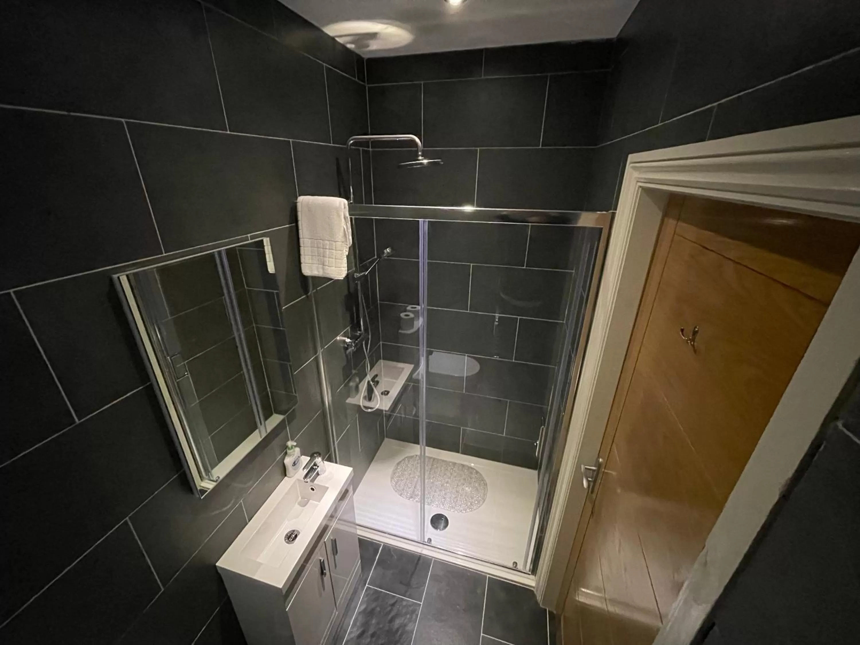 Shower, Bathroom in Y Griffin