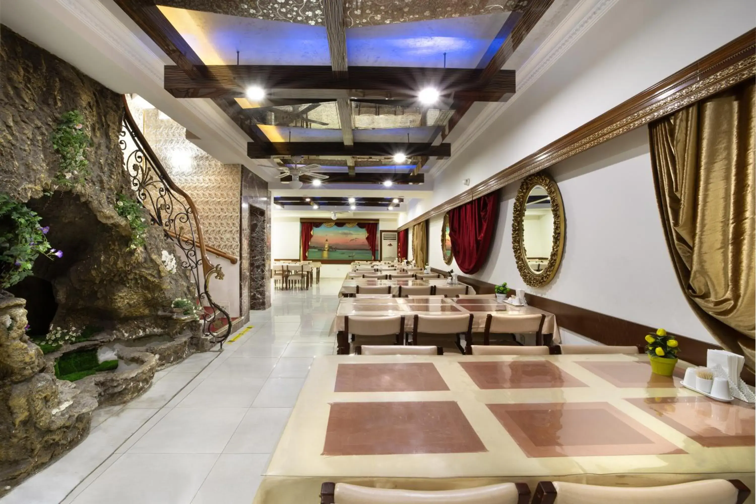 Restaurant/places to eat in Elan Hotel Istanbul Pera
