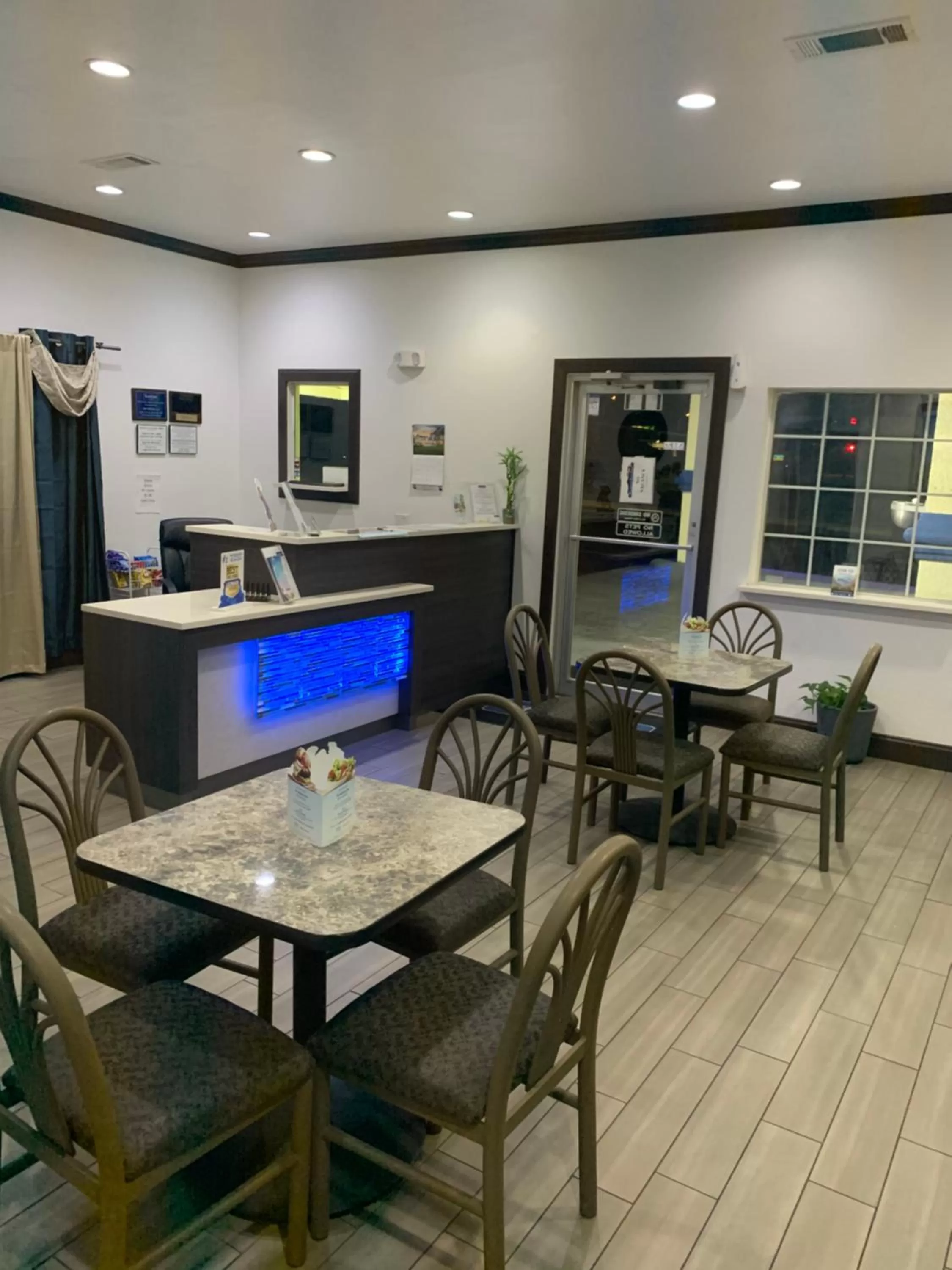 Kitchen or kitchenette in Travelodge by Wyndham Killeen/Fort Hood