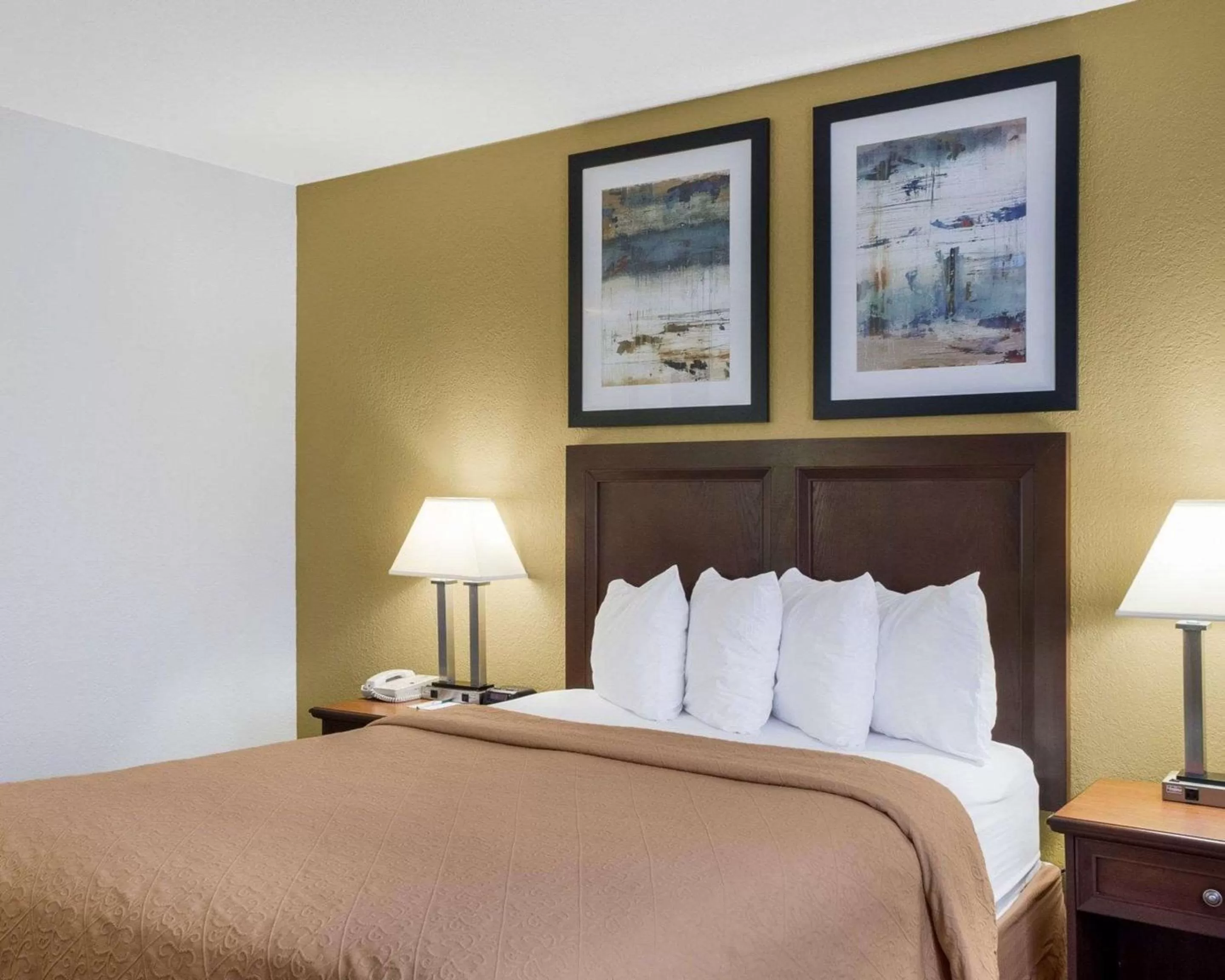 Photo of the whole room, Bed in Quality Inn Oacoma - Chamberlain