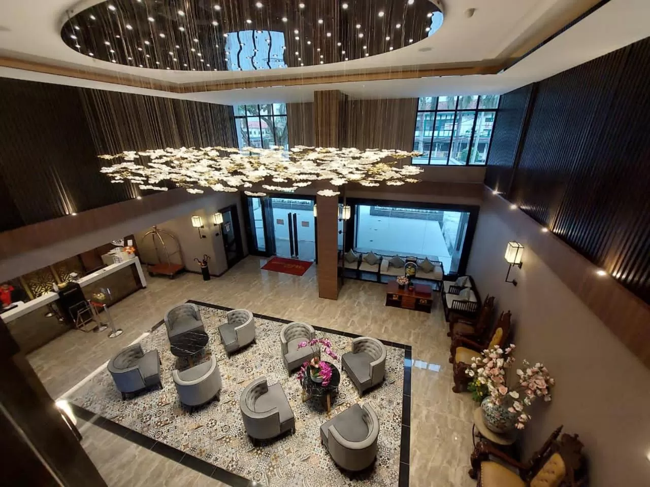 CHRISTEE SUITES HOTEL