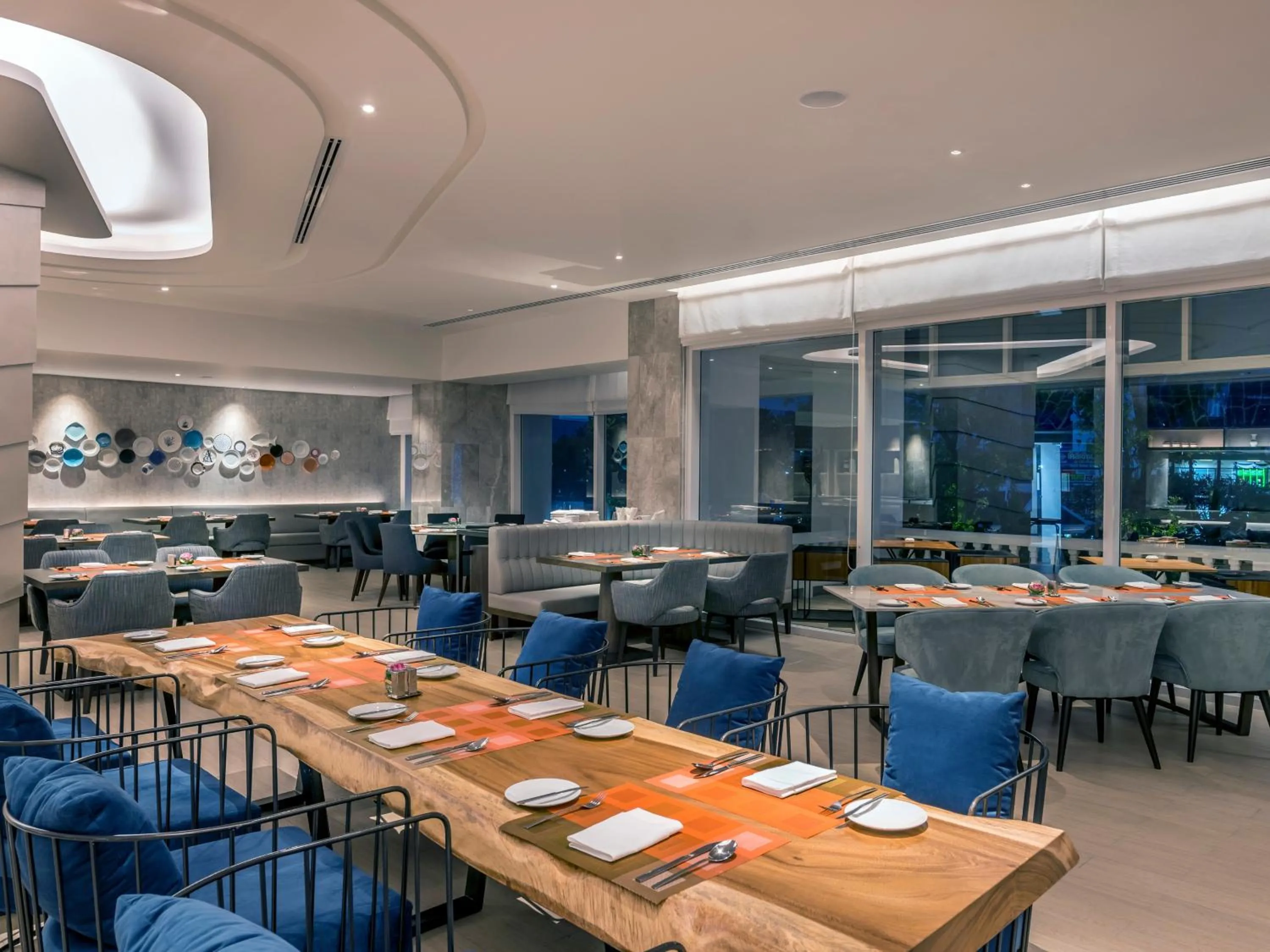 Restaurant/places to eat in Novotel Phuket City Phokeethra