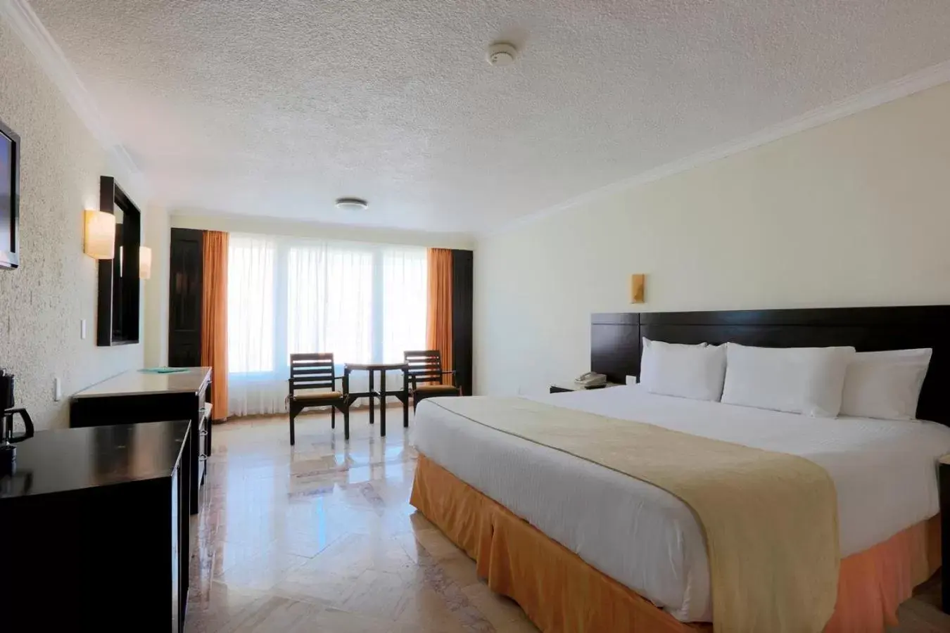 Photo of the whole room, Bed in Krystal Cancun