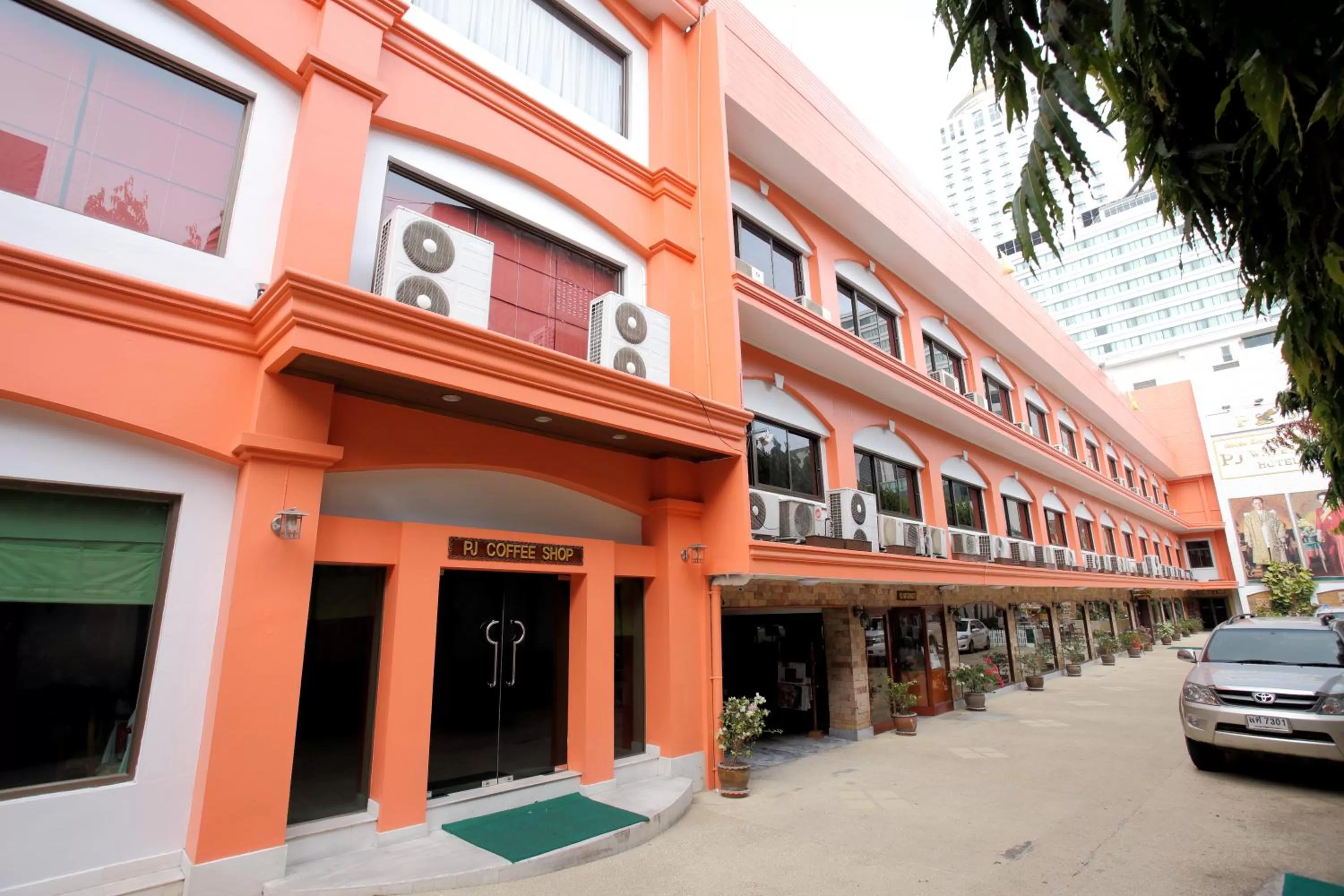 Property building in PJ Watergate Hotel